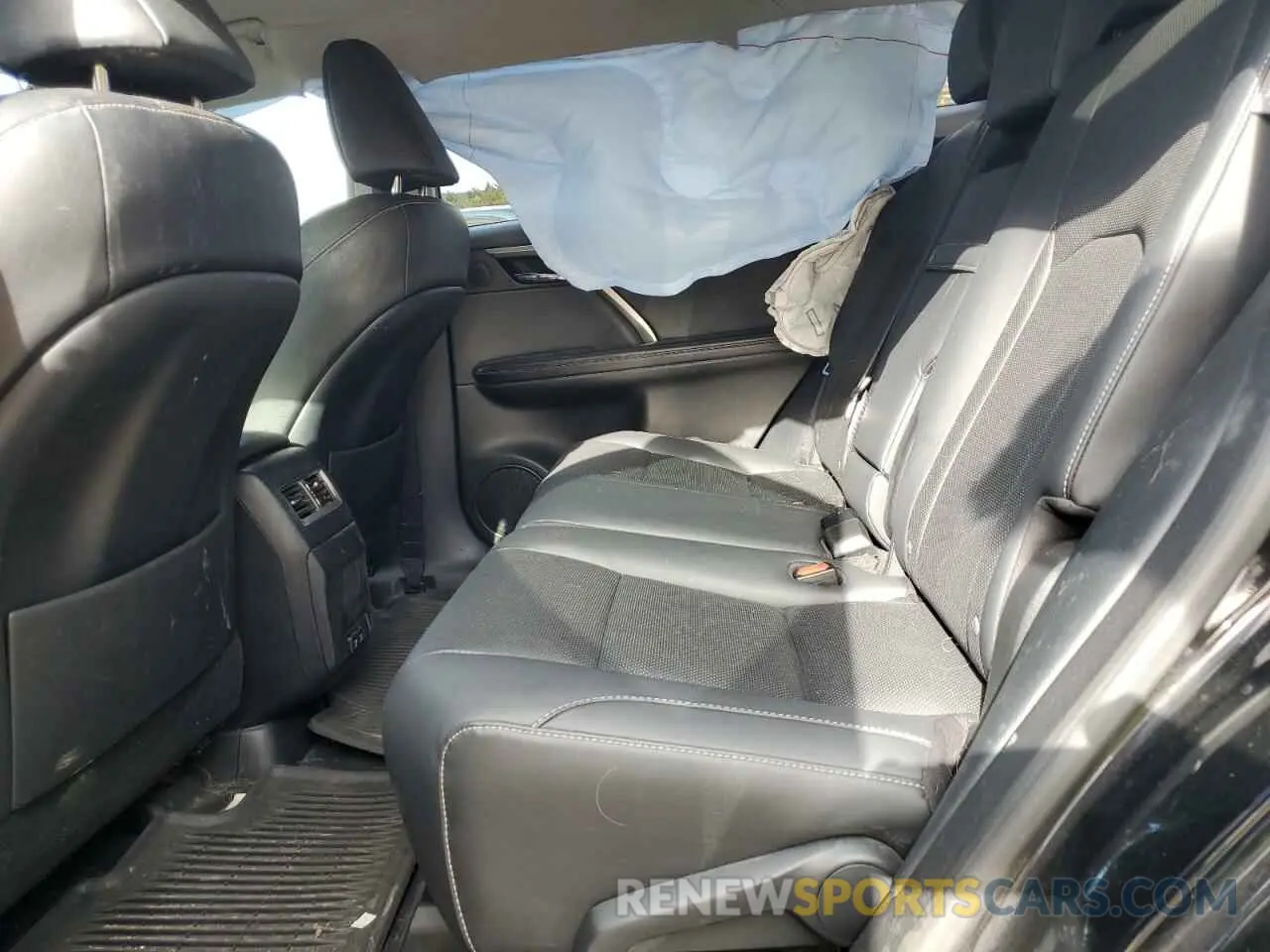 11 Photograph of a damaged car 2T2HZMDA5LC216483 LEXUS RX350 2020