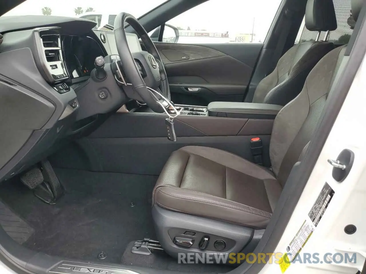 7 Фотография поврежденного автомобиля 2T2BAMBA0PC013734 LEXUS RX350 2023