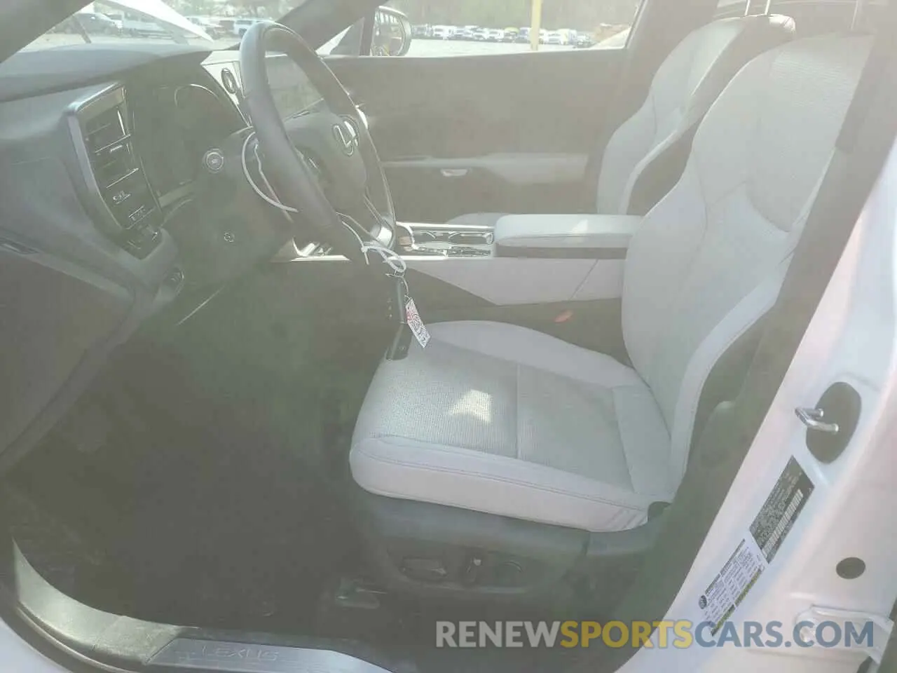 7 Фотография поврежденного автомобиля 2T2BAMCA0PC028720 LEXUS RX350 2023