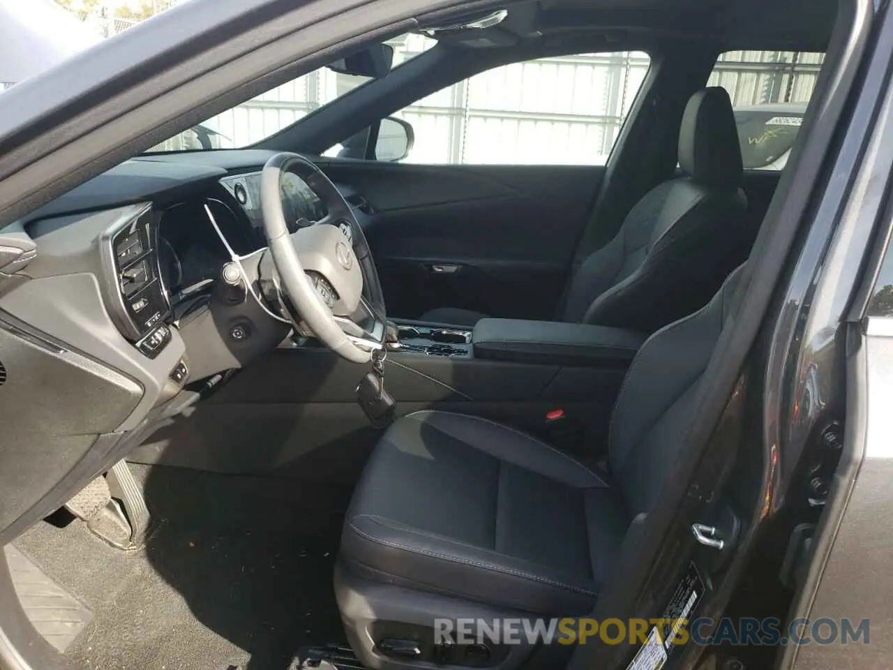 7 Фотография поврежденного автомобиля 2T2BAMCA1RC067979 LEXUS RX350 2024
