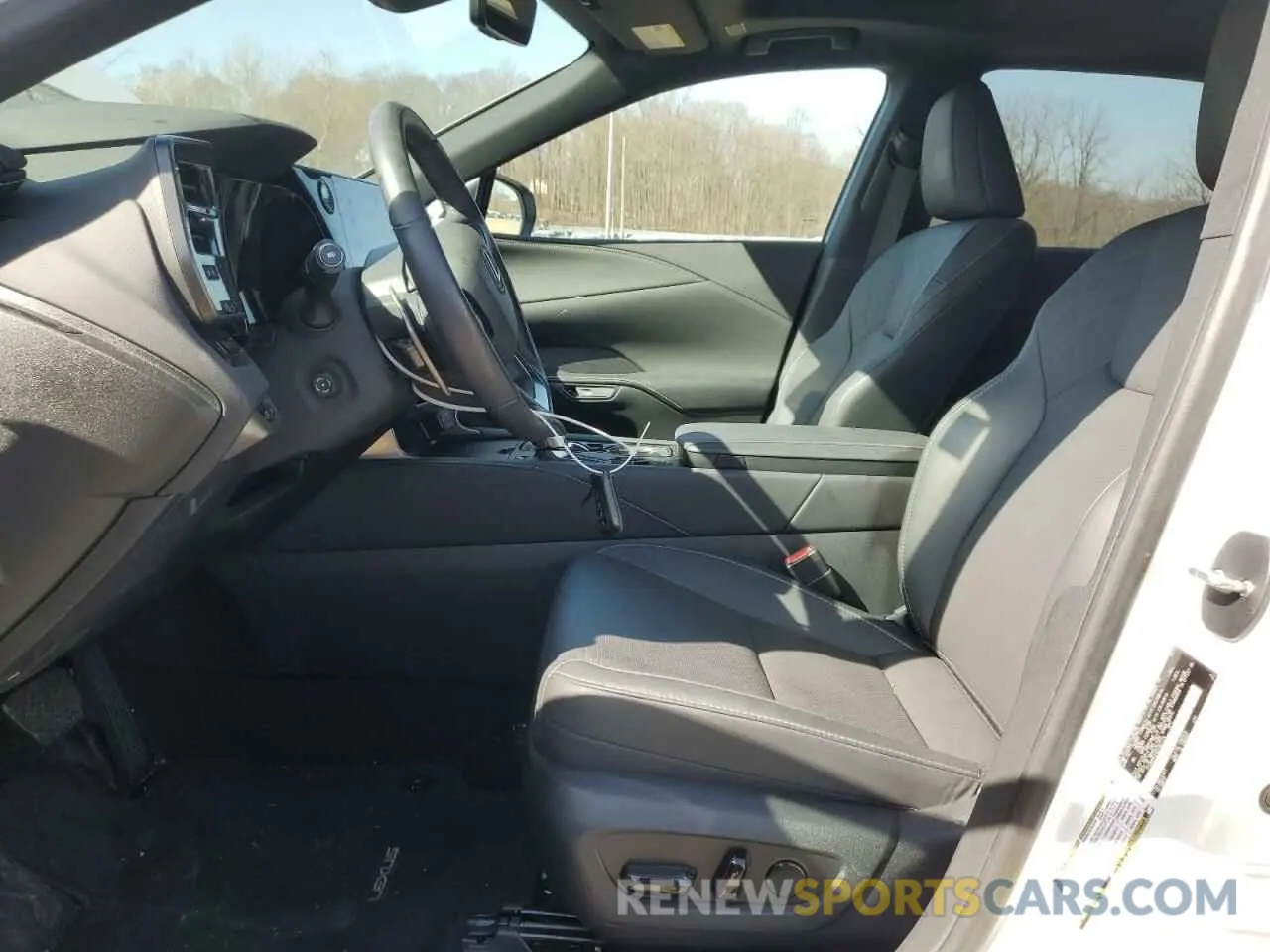 7 Фотография поврежденного автомобиля 2T2BAMCA4RC067734 LEXUS RX350 2024