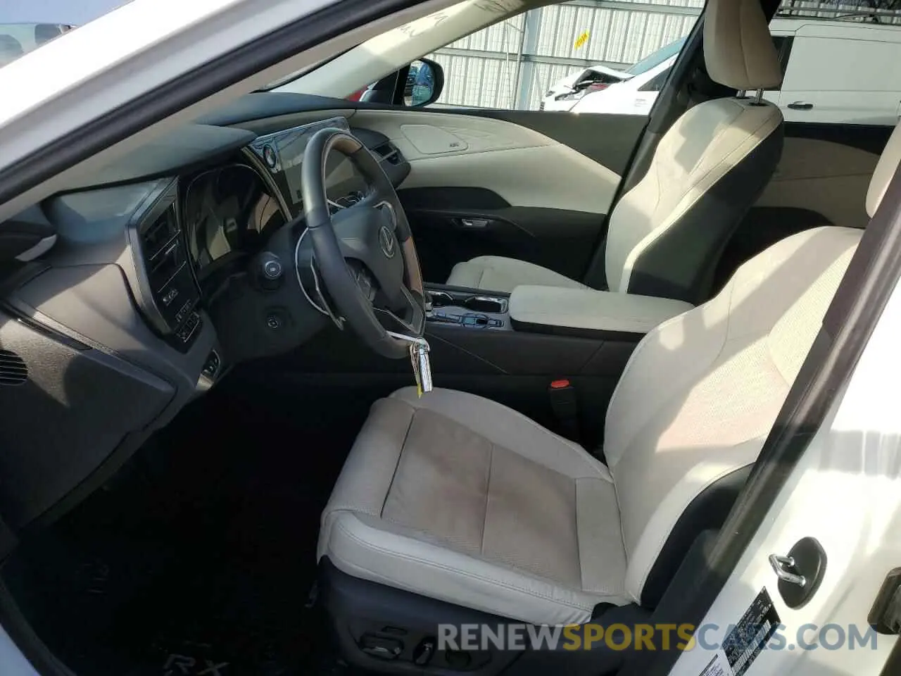7 Фотография поврежденного автомобиля 2T2BAMCA6RC043774 LEXUS RX350 2024
