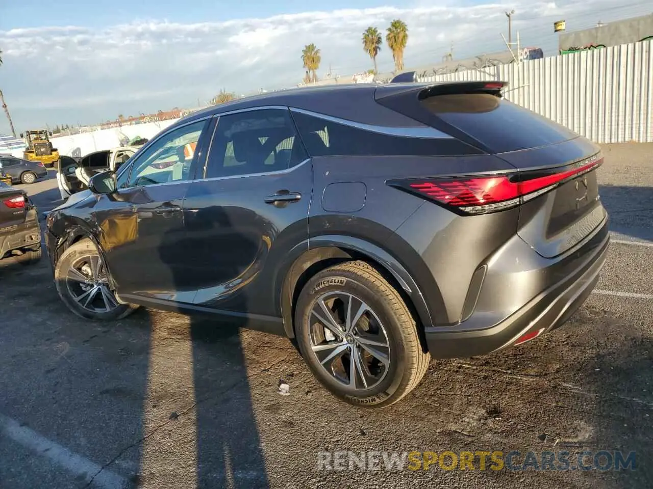 2 Фотография поврежденного автомобиля 2T2BAMBA0SC052350 LEXUS RX350 2025