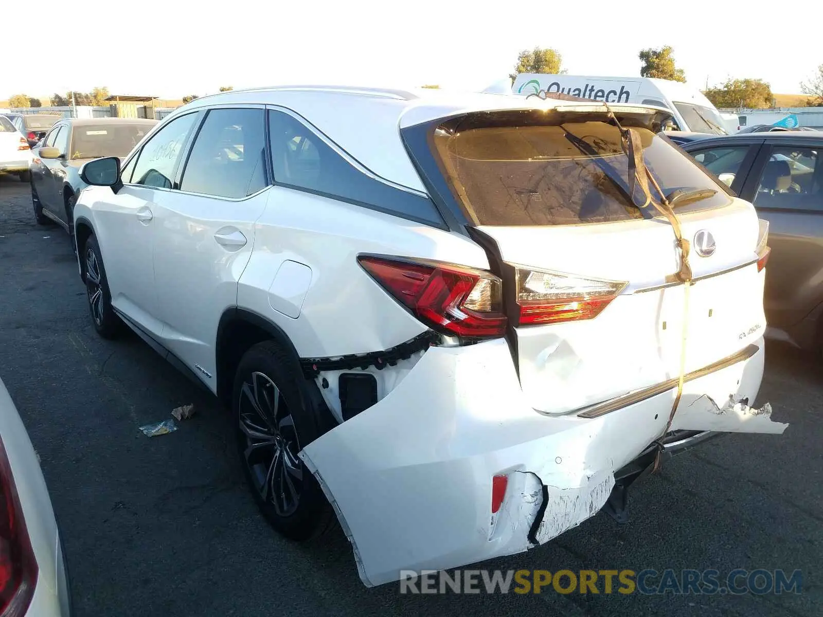 3 Фотография поврежденного автомобиля JTJHGKFA9L2009005 LEXUS RX450 2020