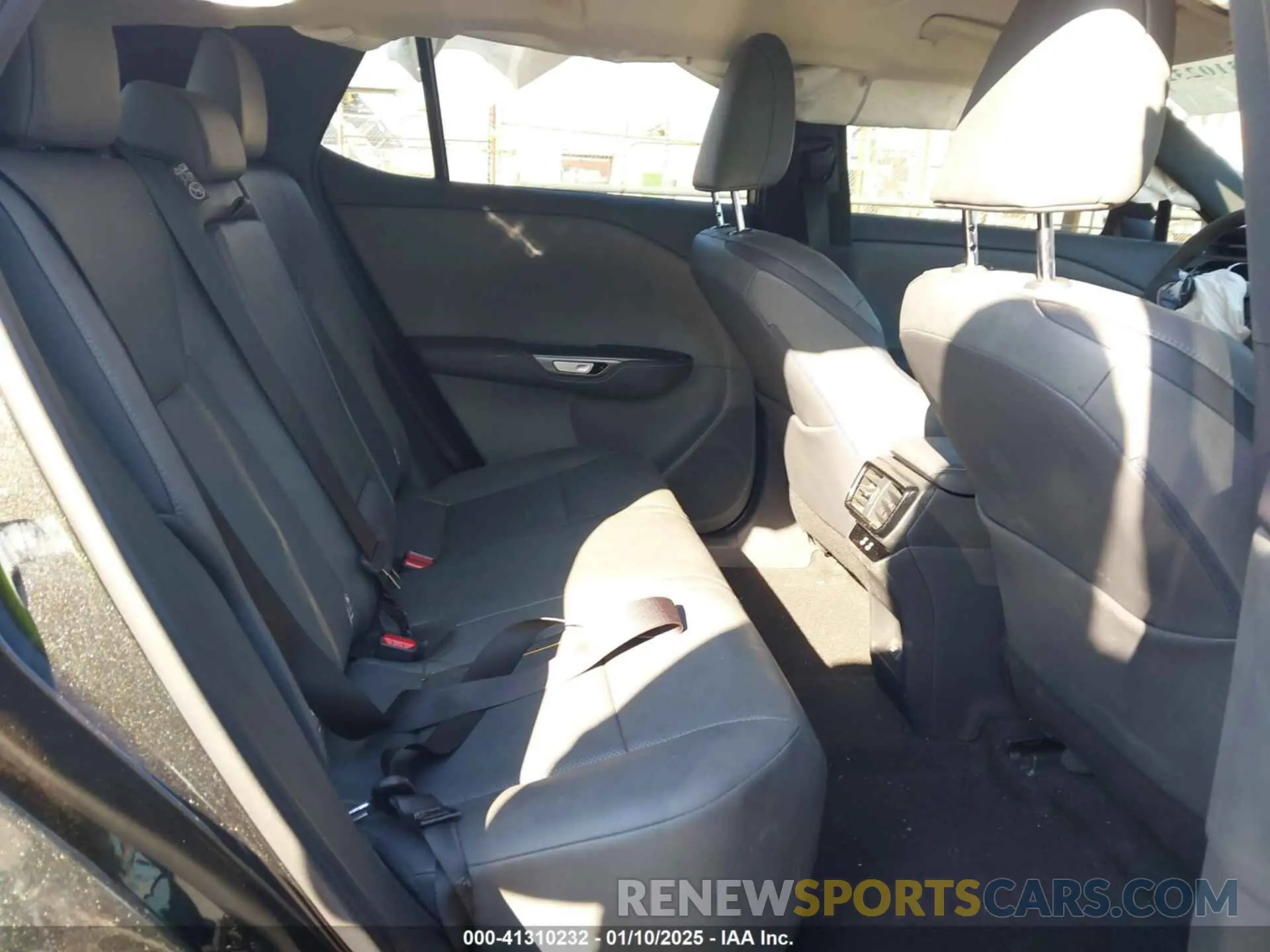 8 Фотография поврежденного автомобиля JTJABABB1RA004615 LEXUS RZ 2024