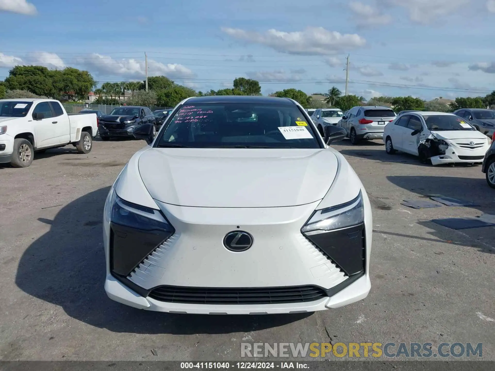 12 Фотография поврежденного автомобиля JTJABABB3RA002882 LEXUS RZ 300E 2024