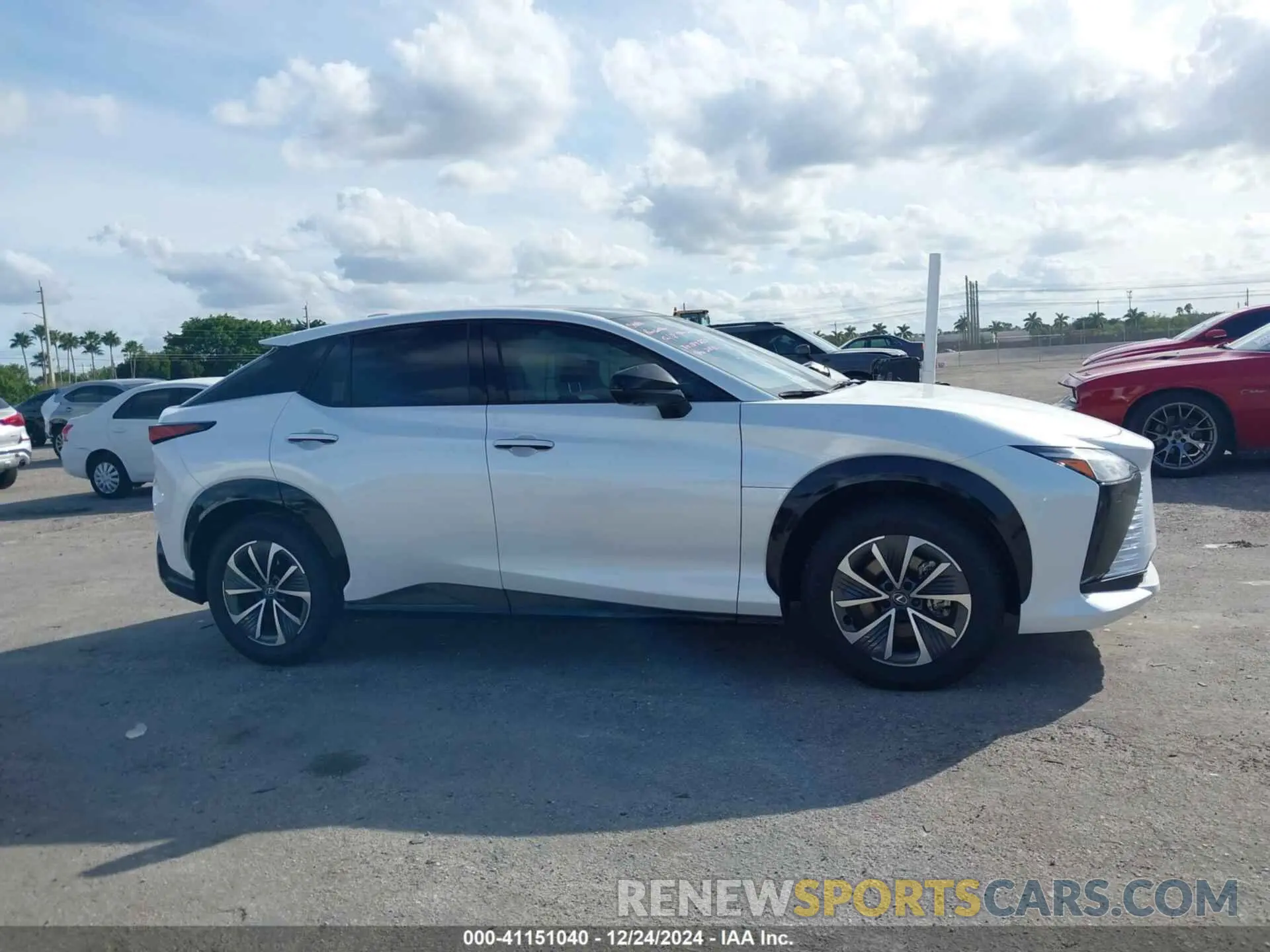13 Фотография поврежденного автомобиля JTJABABB3RA002882 LEXUS RZ 300E 2024
