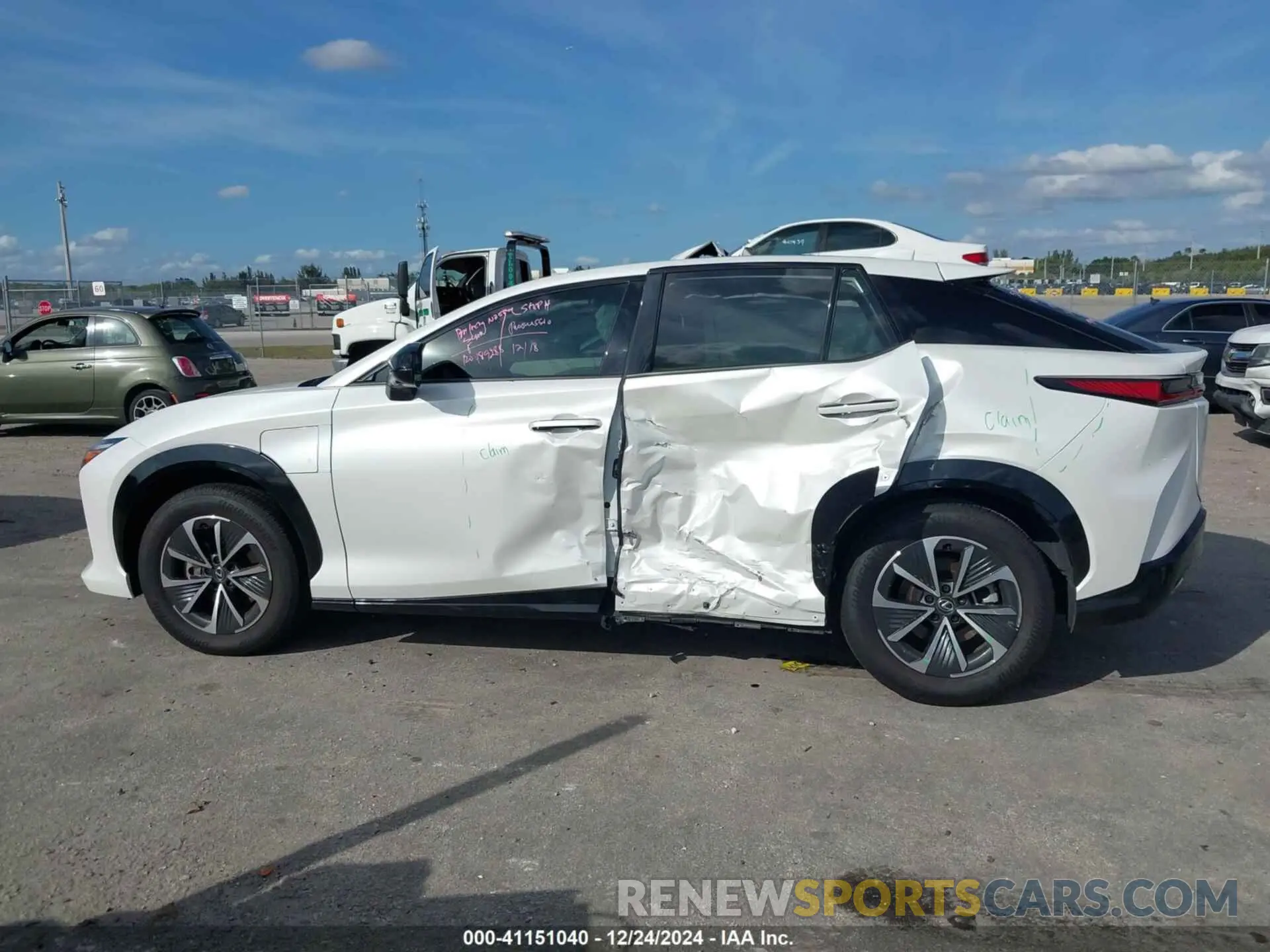 14 Фотография поврежденного автомобиля JTJABABB3RA002882 LEXUS RZ 300E 2024