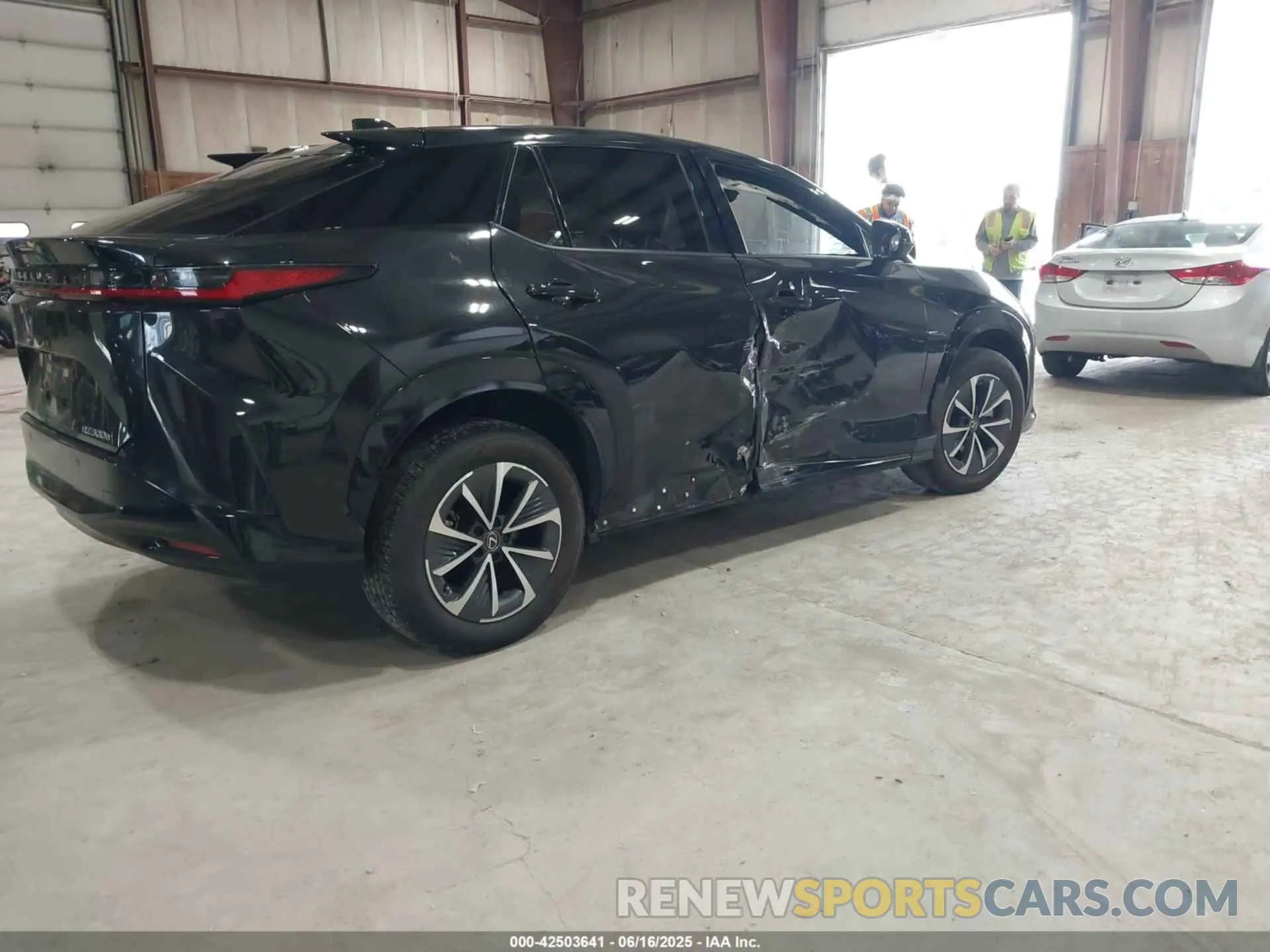 4 Фотография поврежденного автомобиля JTJABABB3RA005717 LEXUS RZ 300E 2024