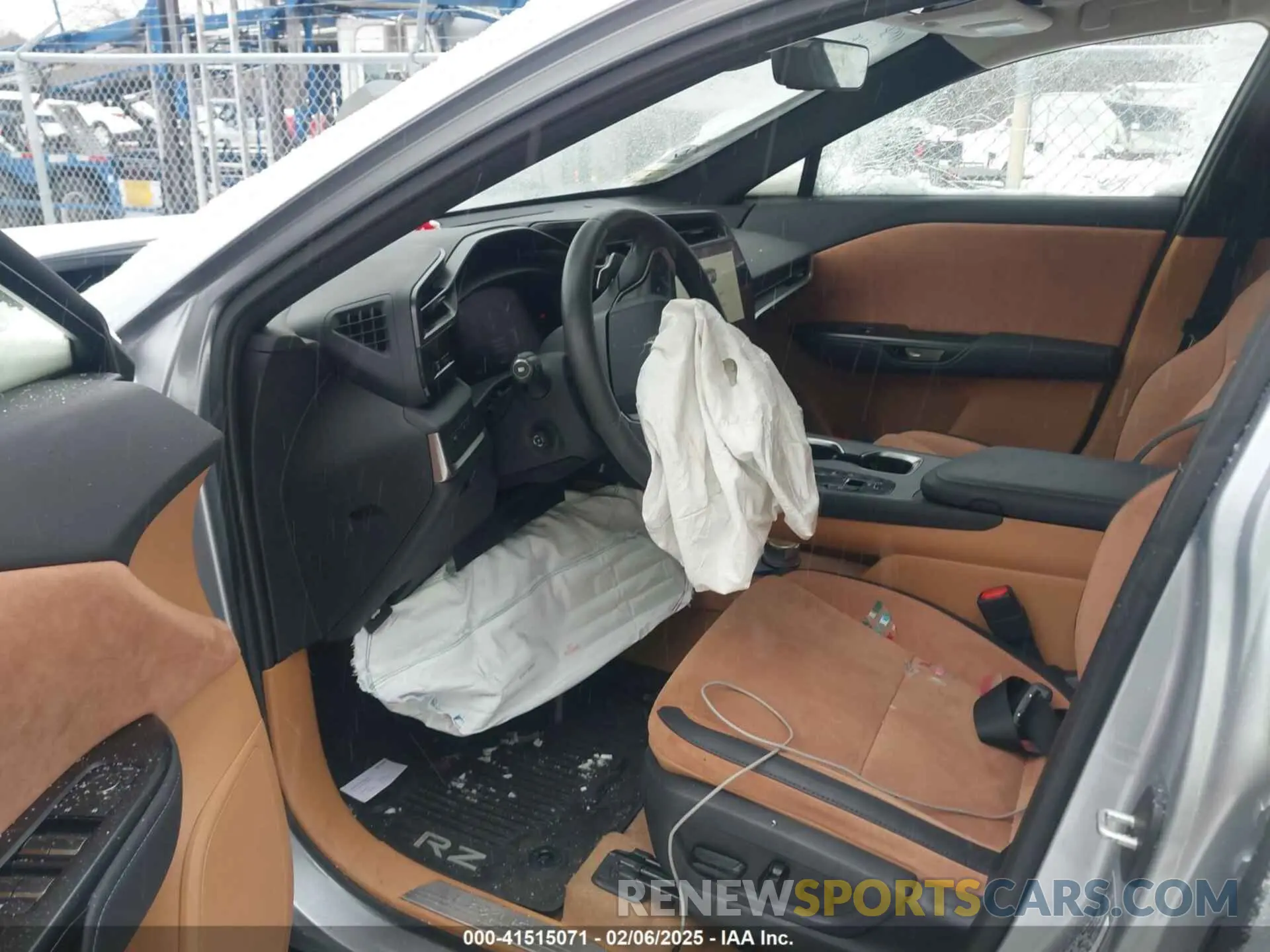 5 Фотография поврежденного автомобиля JTJAAAAB2PA014698 LEXUS RZ 450E 2023