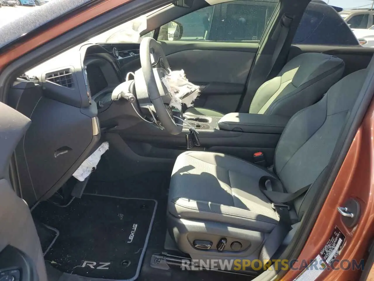 7 Фотография поврежденного автомобиля JTJAAAAB0RA024522 LEXUS RZ 450E 2024