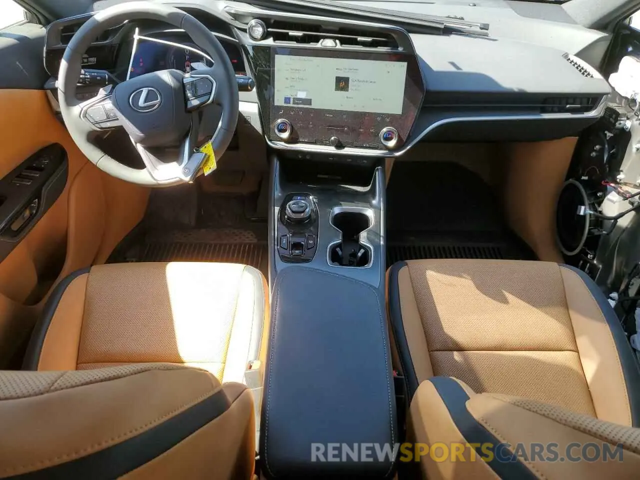 8 Фотография поврежденного автомобиля JTJAAAAB4RA025544 LEXUS RZ 450E 2024