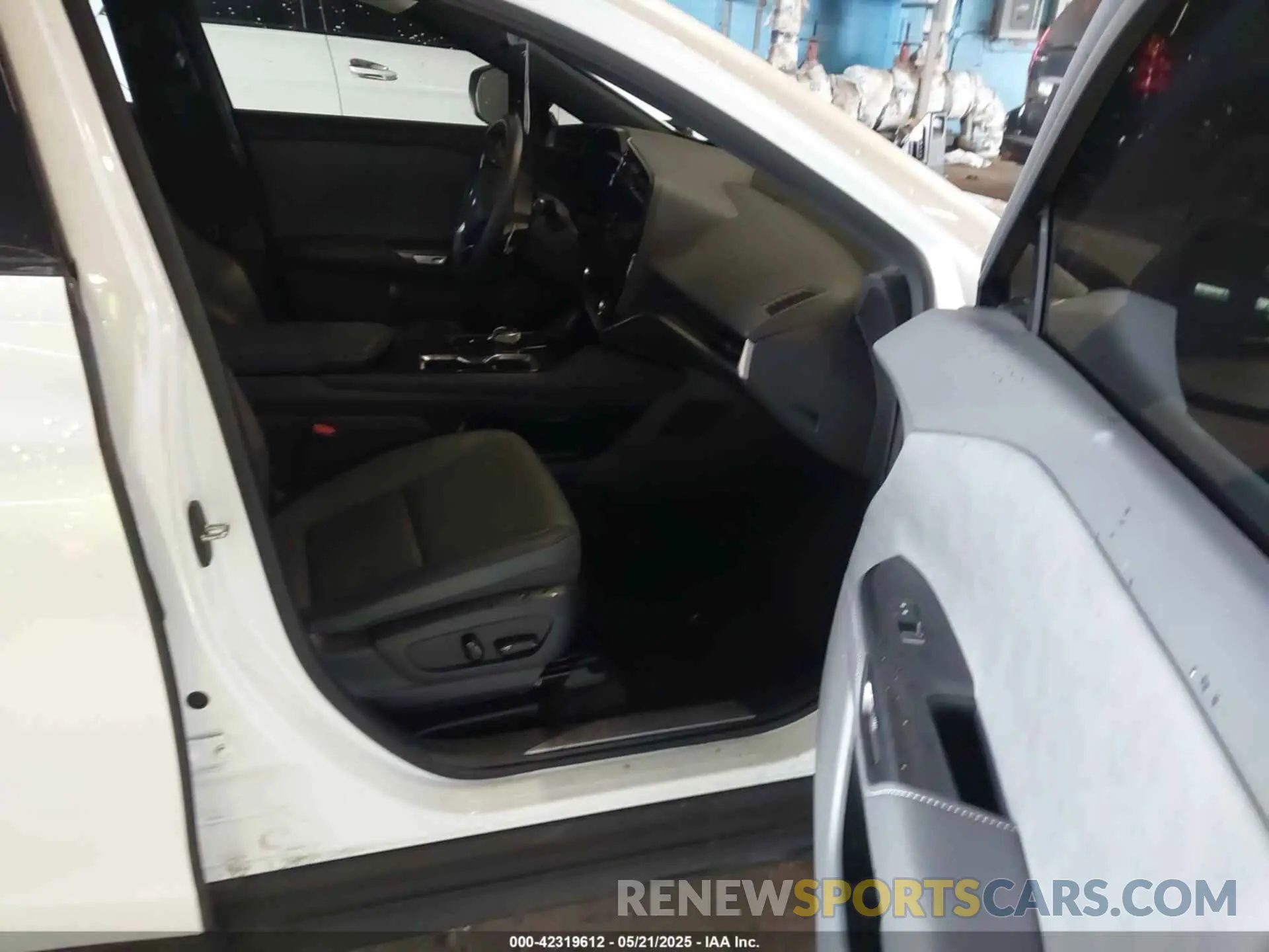5 Фотография поврежденного автомобиля JTJAAAAB8RA023733 LEXUS RZ 450E 2024