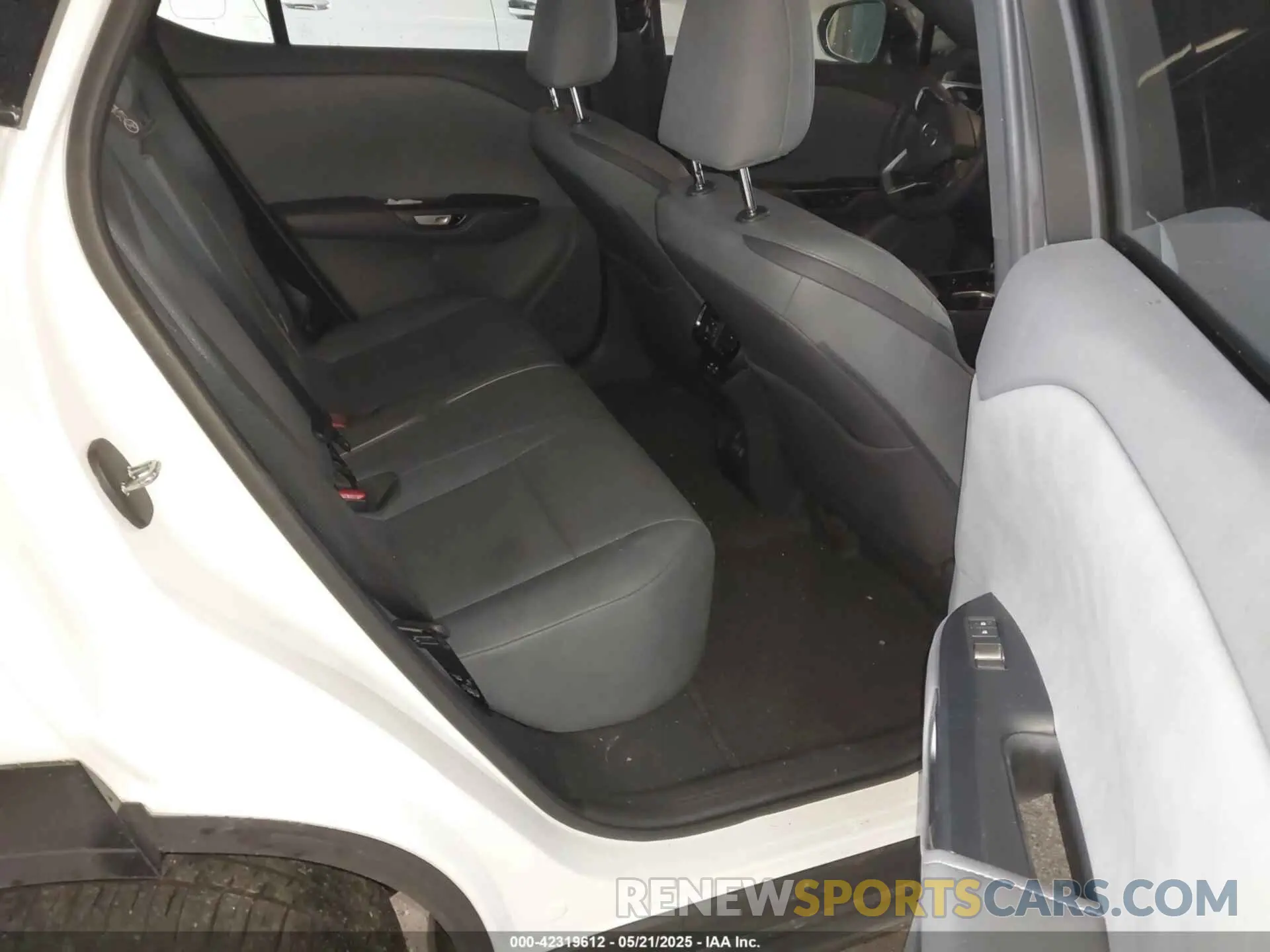8 Фотография поврежденного автомобиля JTJAAAAB8RA023733 LEXUS RZ 450E 2024