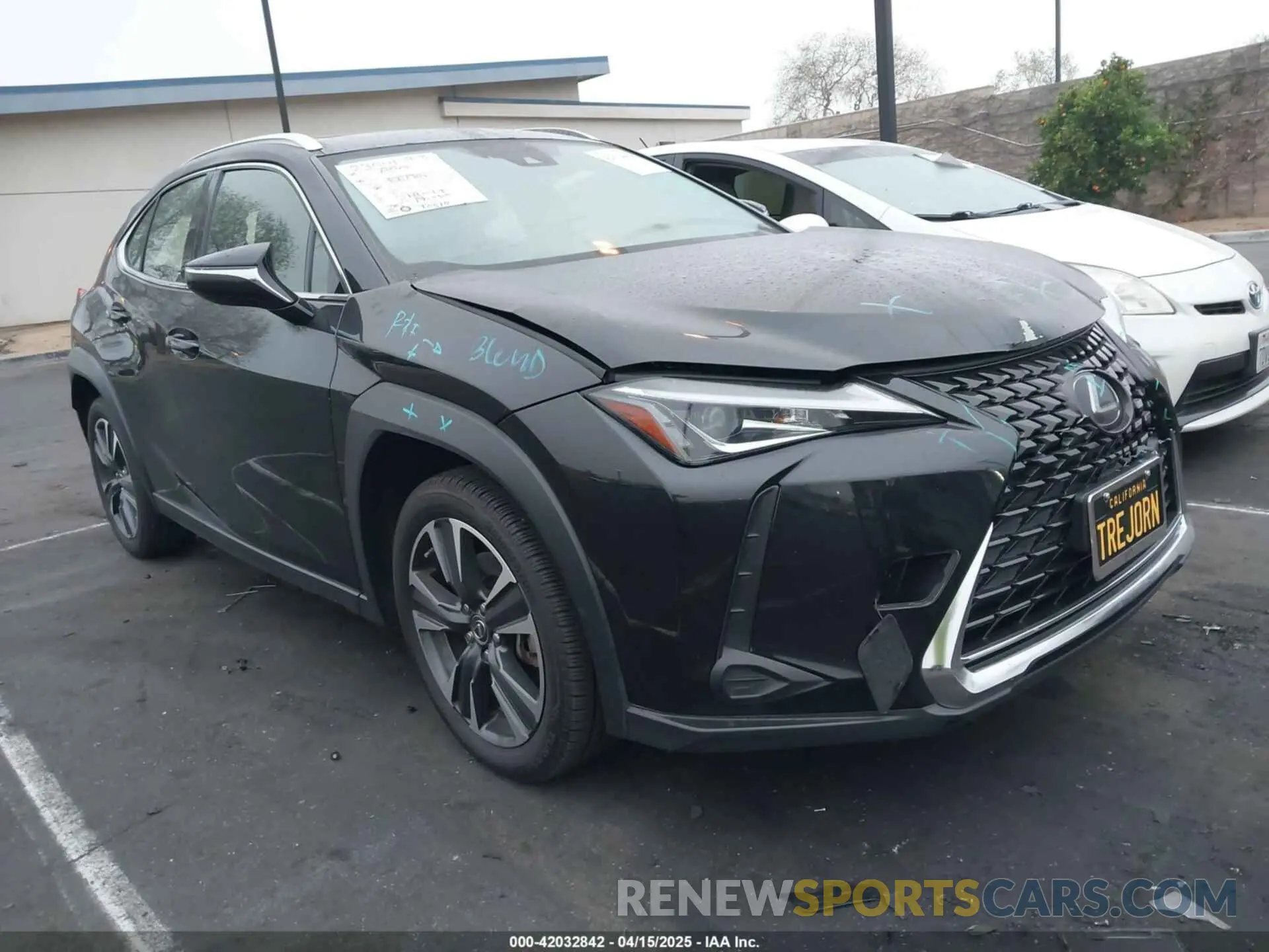 1 Фотография поврежденного автомобиля JTHY3JBH0K2013968 LEXUS UX 200 2019