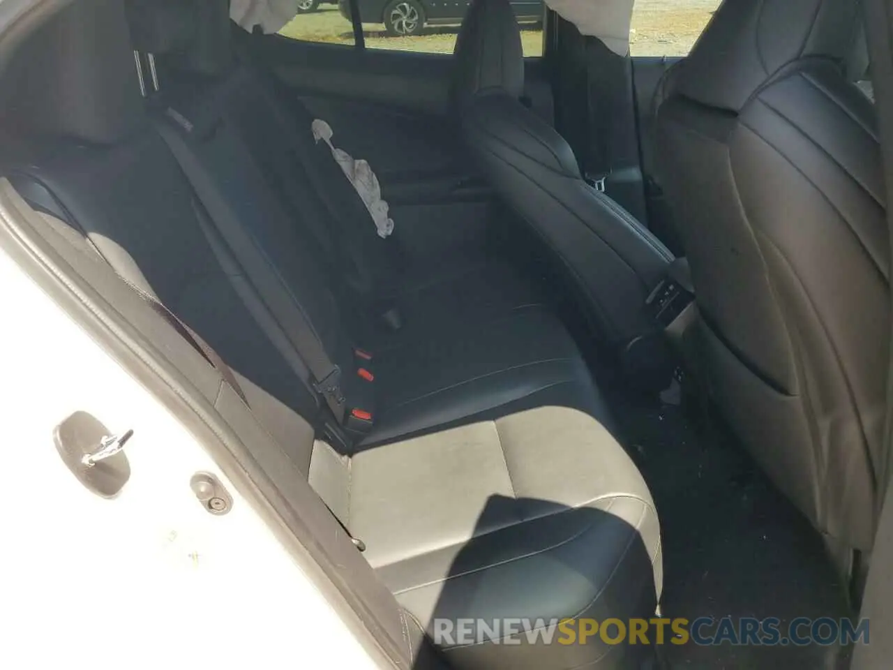 11 Photograph of a damaged car JTHY3JBH0K2019012 LEXUS UX 200 2019