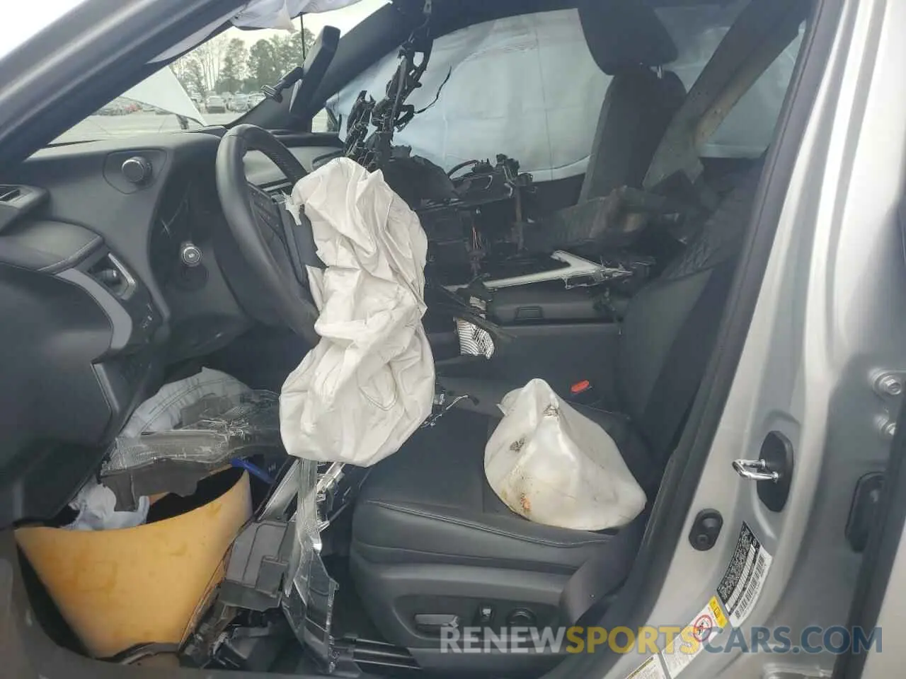 7 Photograph of a damaged car JTHY3JBH1K2015910 LEXUS UX 200 2019