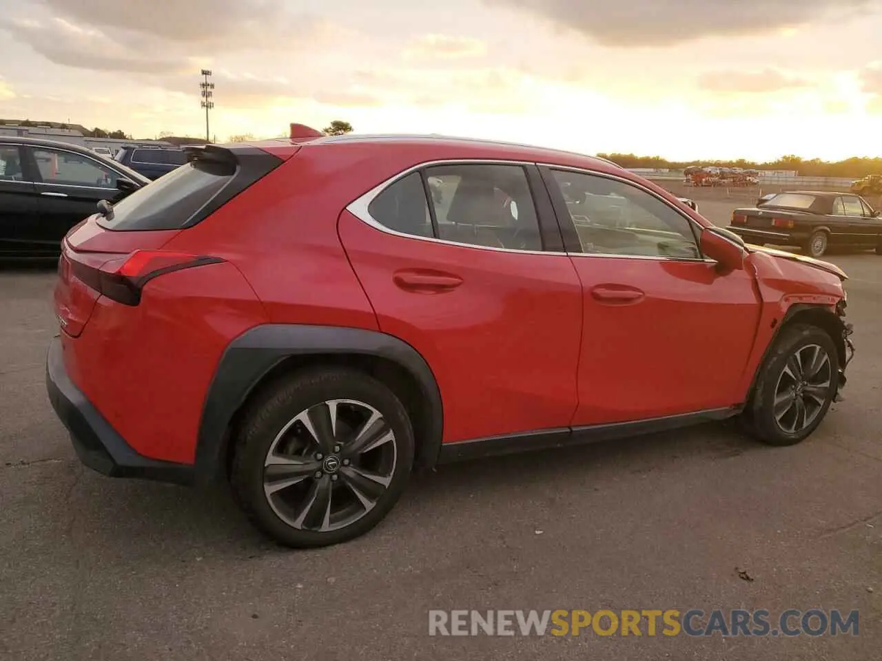3 Фотография поврежденного автомобиля JTHY3JBH1K2018094 LEXUS UX 200 2019