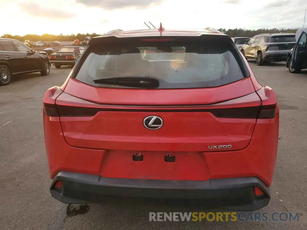 6 Фотография поврежденного автомобиля JTHY3JBH1K2018094 LEXUS UX 200 2019