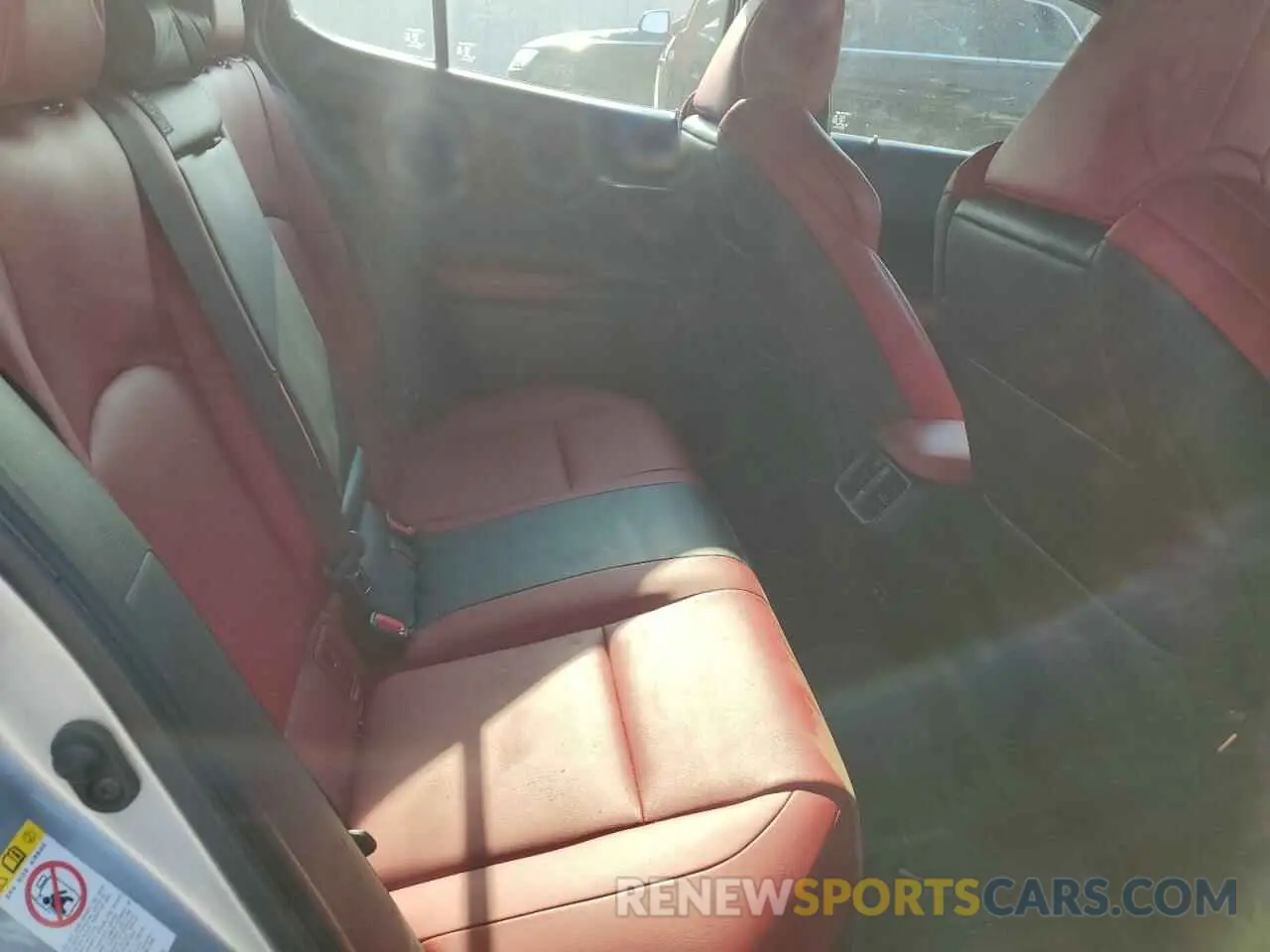 10 Photograph of a damaged car JTHY3JBH2K2015172 LEXUS UX 200 2019