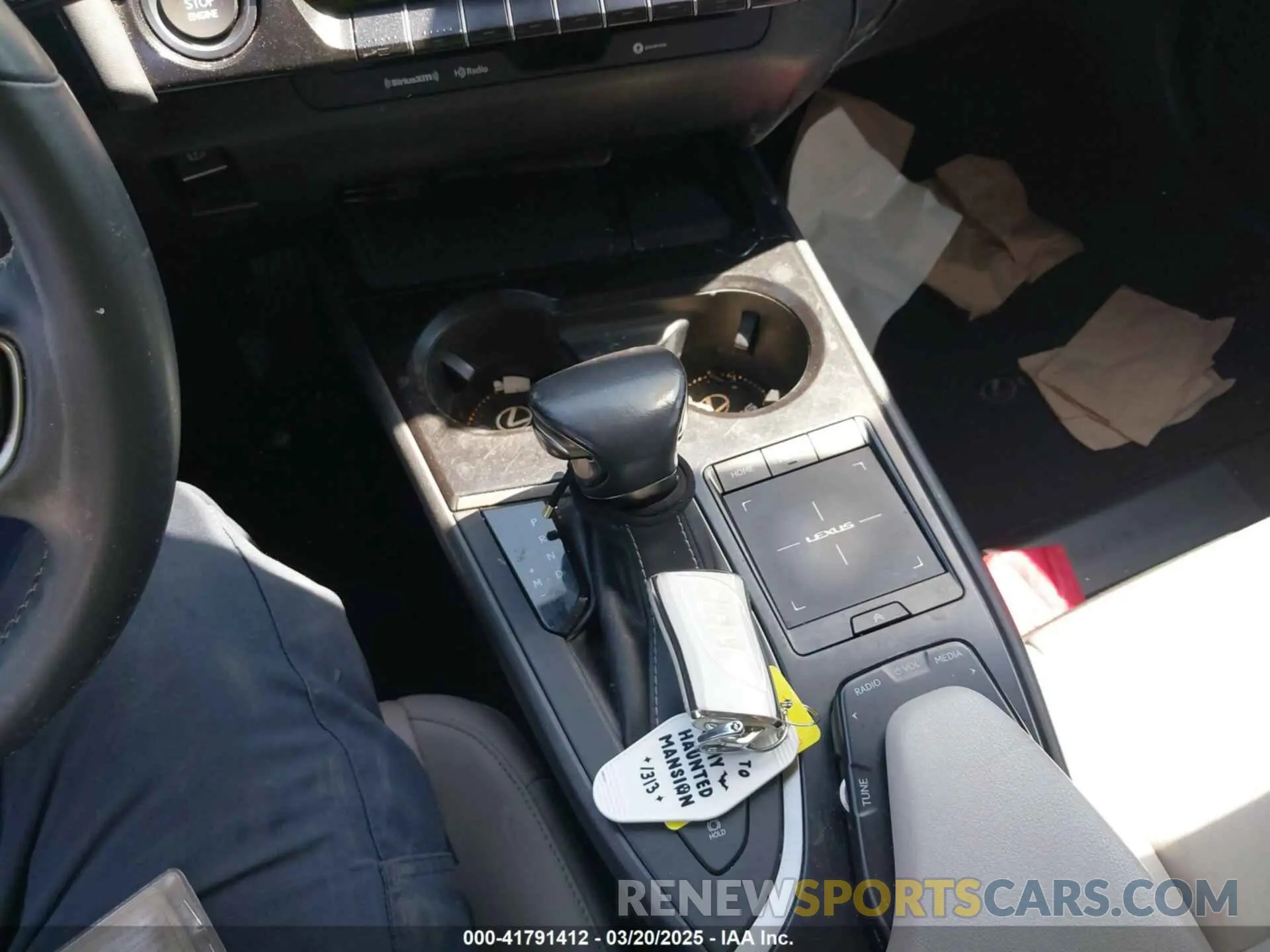 11 Фотография поврежденного автомобиля JTHY3JBH3K2002849 LEXUS UX 200 2019