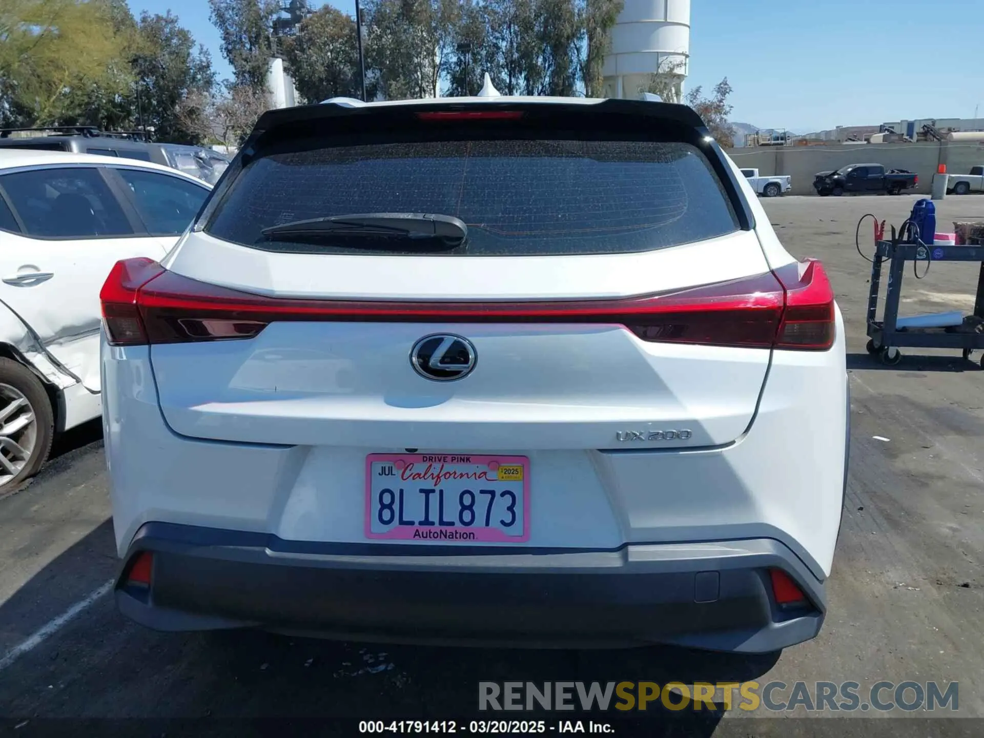 17 Фотография поврежденного автомобиля JTHY3JBH3K2002849 LEXUS UX 200 2019