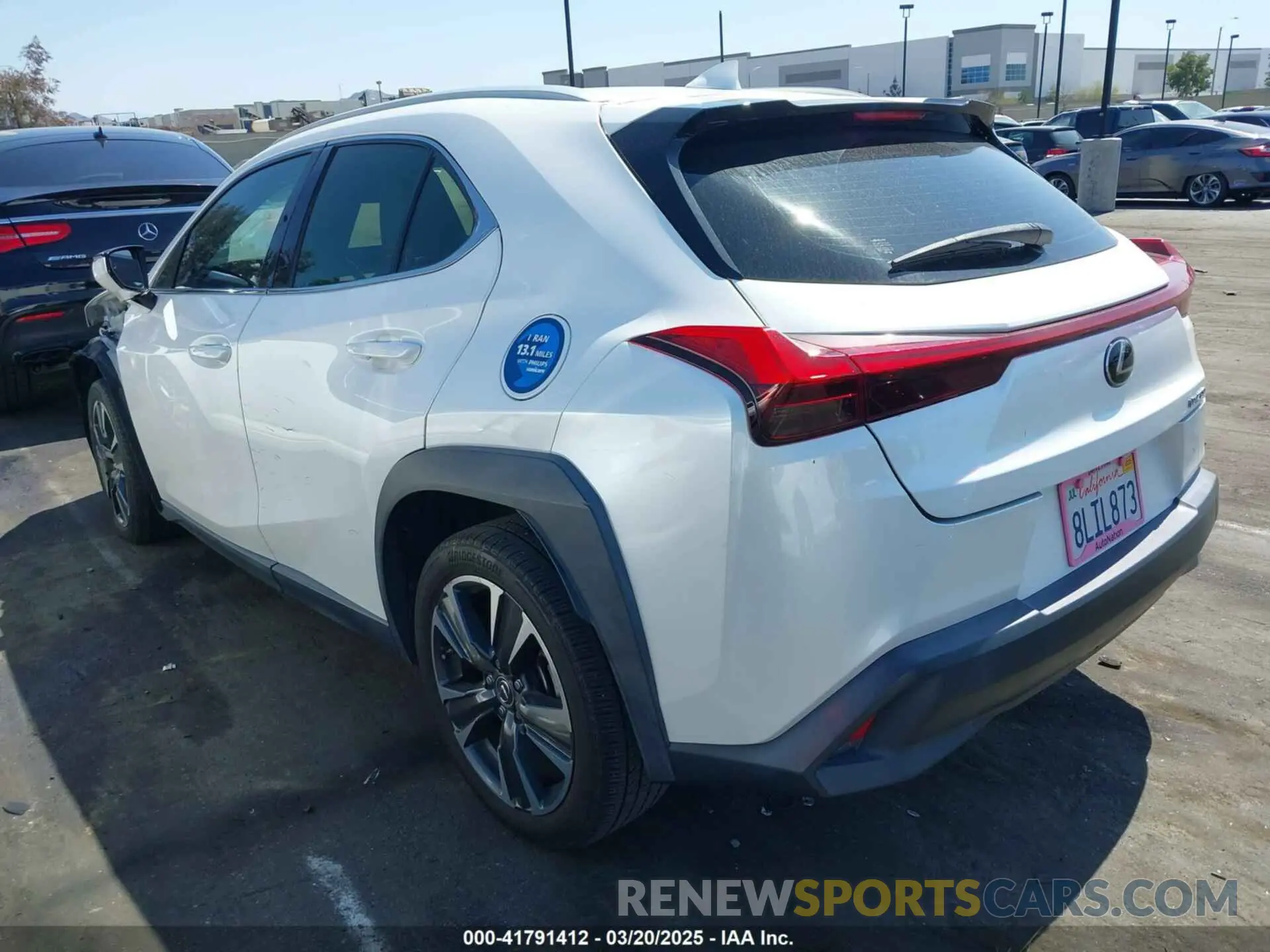 3 Фотография поврежденного автомобиля JTHY3JBH3K2002849 LEXUS UX 200 2019