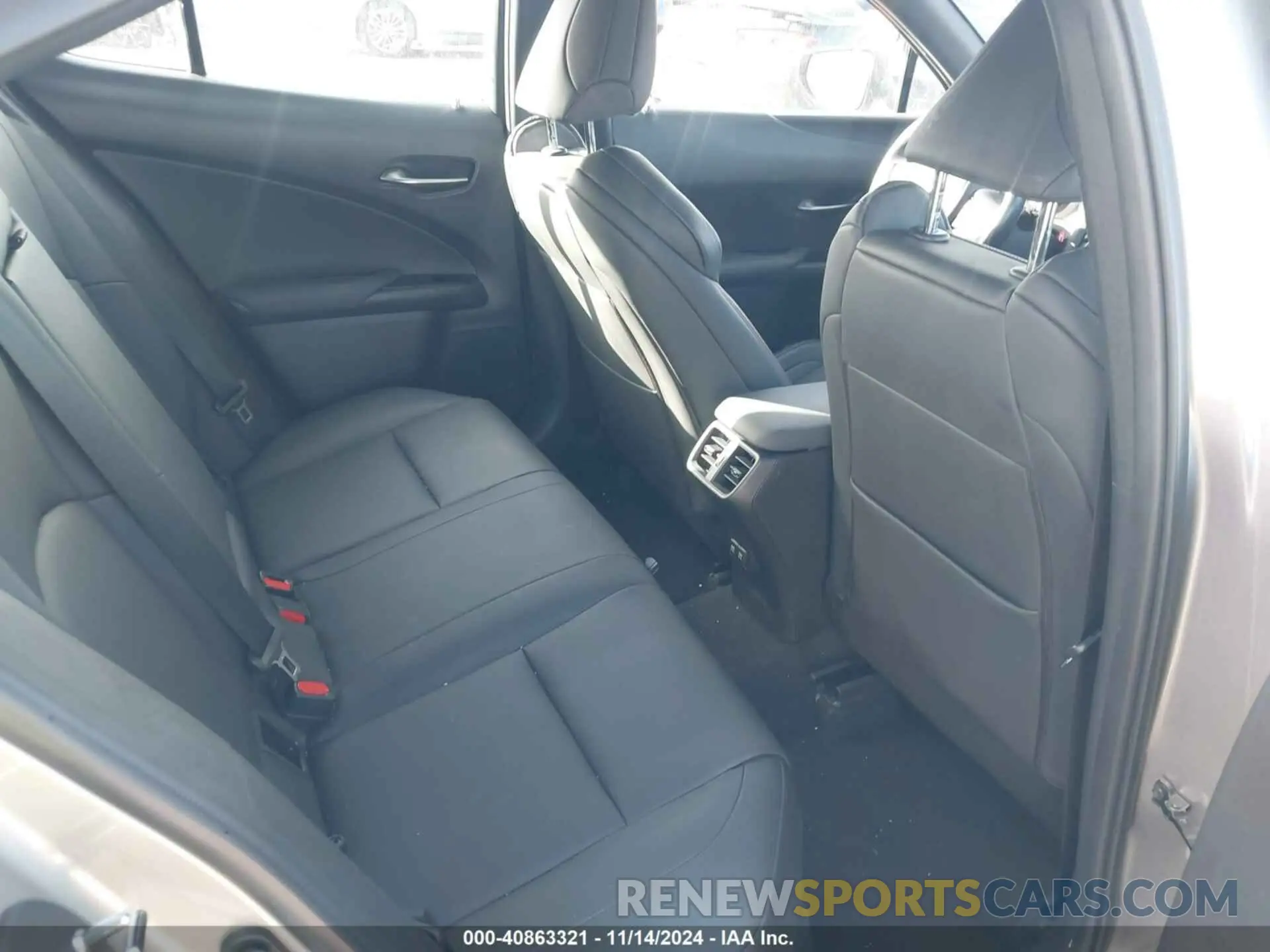 8 Фотография поврежденного автомобиля JTHY3JBH3K2014256 LEXUS UX 200 2019