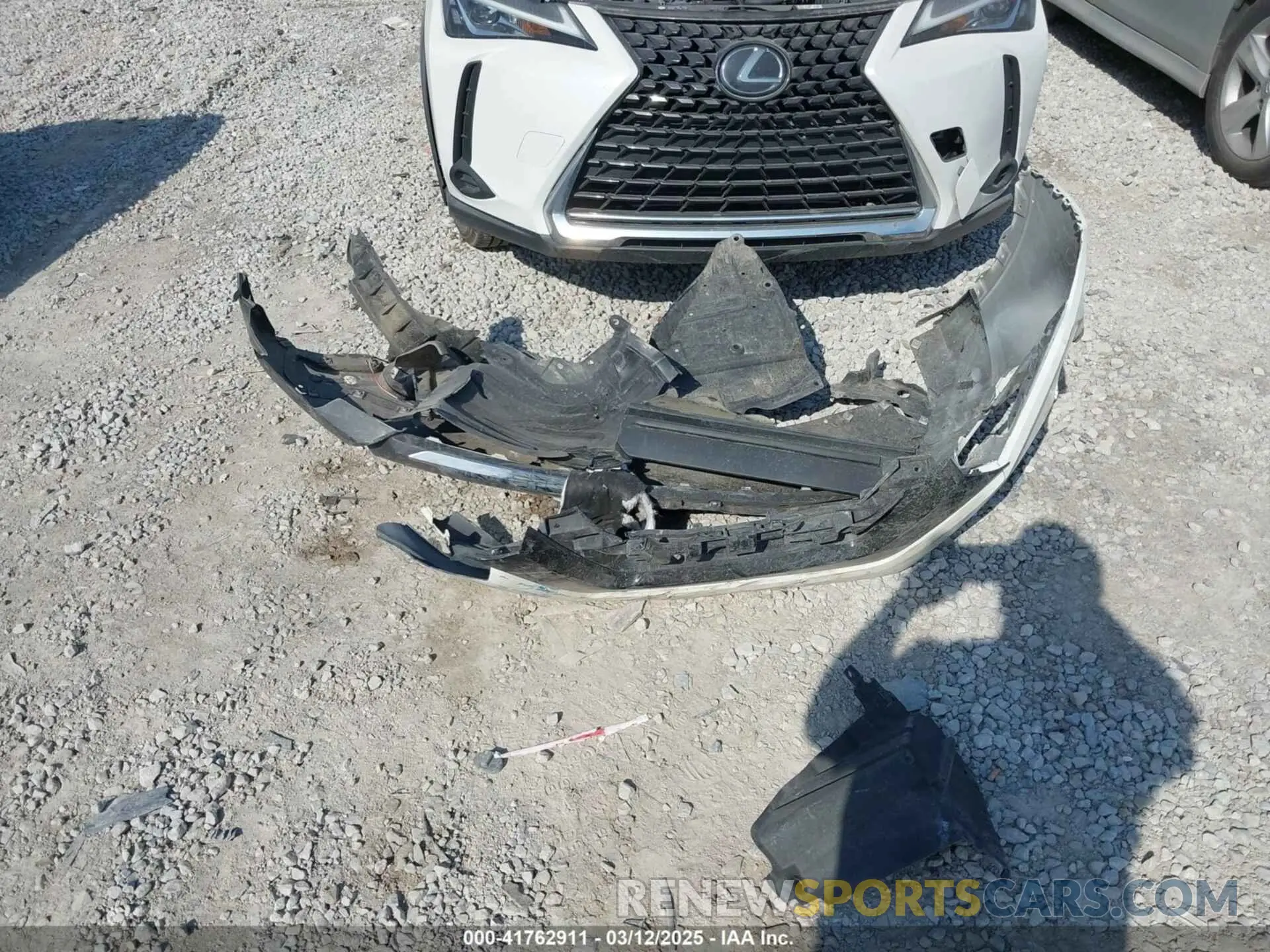 11 Photograph of a damaged car JTHY3JBH4K2014881 LEXUS UX 200 2019
