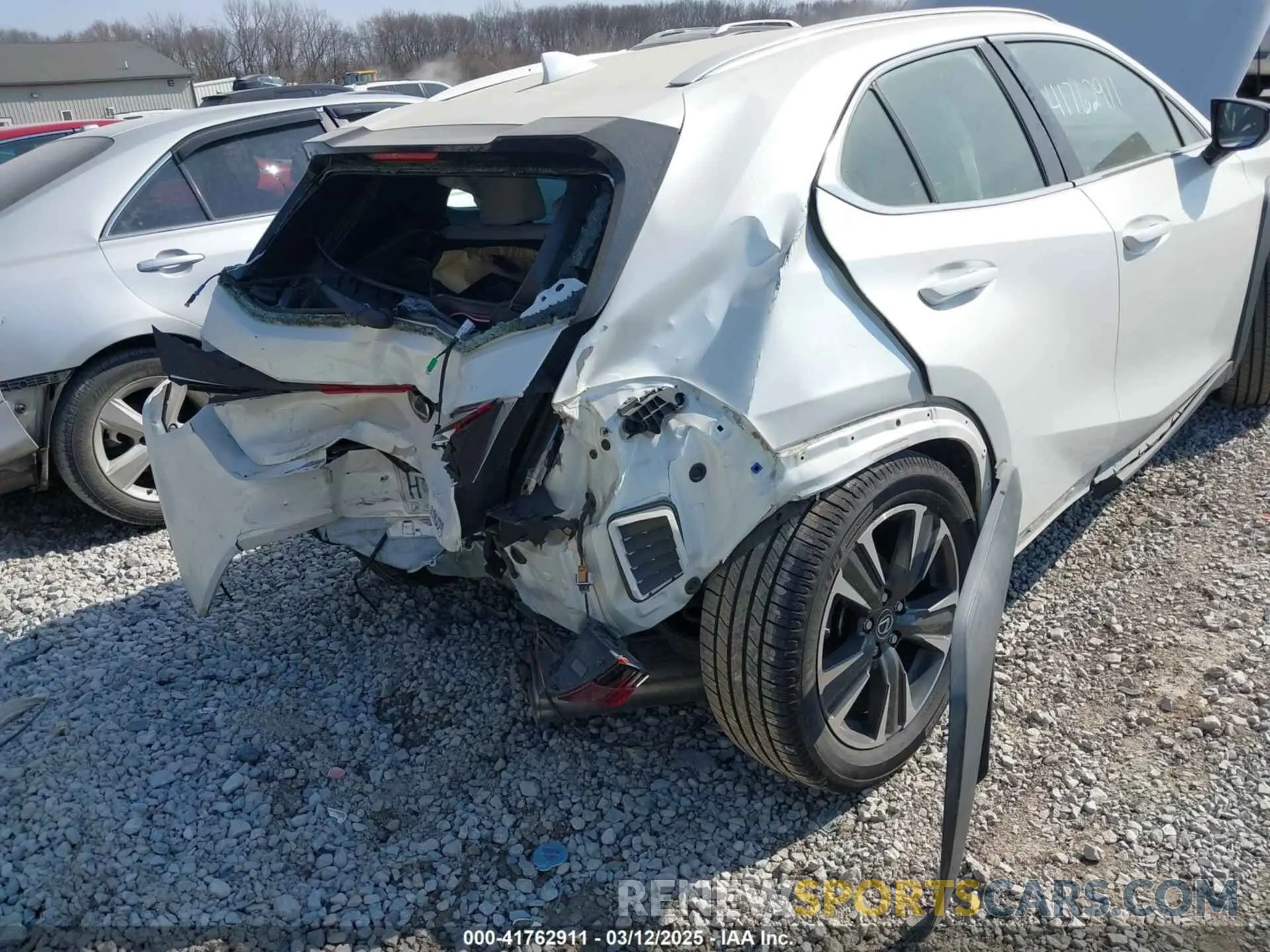 6 Photograph of a damaged car JTHY3JBH4K2014881 LEXUS UX 200 2019