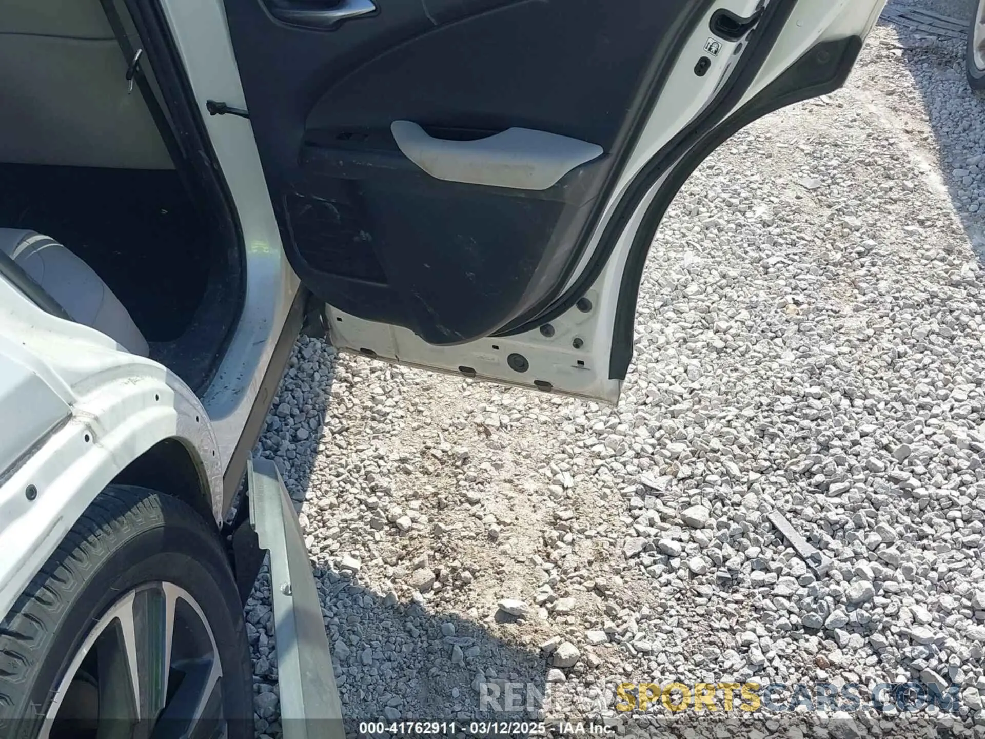 8 Photograph of a damaged car JTHY3JBH4K2014881 LEXUS UX 200 2019