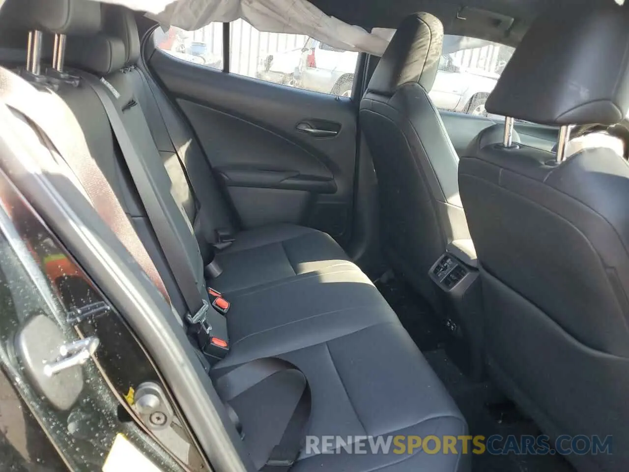 11 Фотография поврежденного автомобиля JTHY3JBH4K2017117 LEXUS UX 200 2019