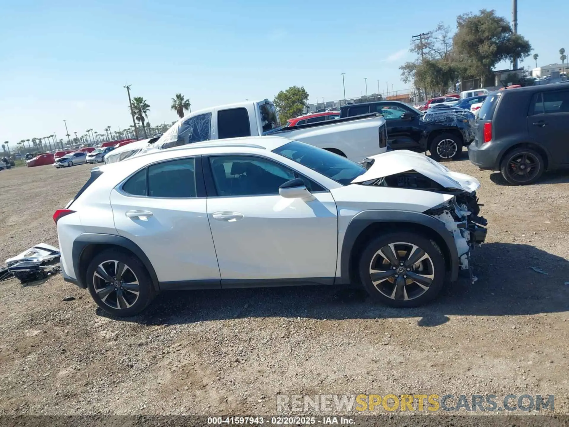 14 Photograph of a damaged car JTHY3JBH5K2015179 LEXUS UX 200 2019