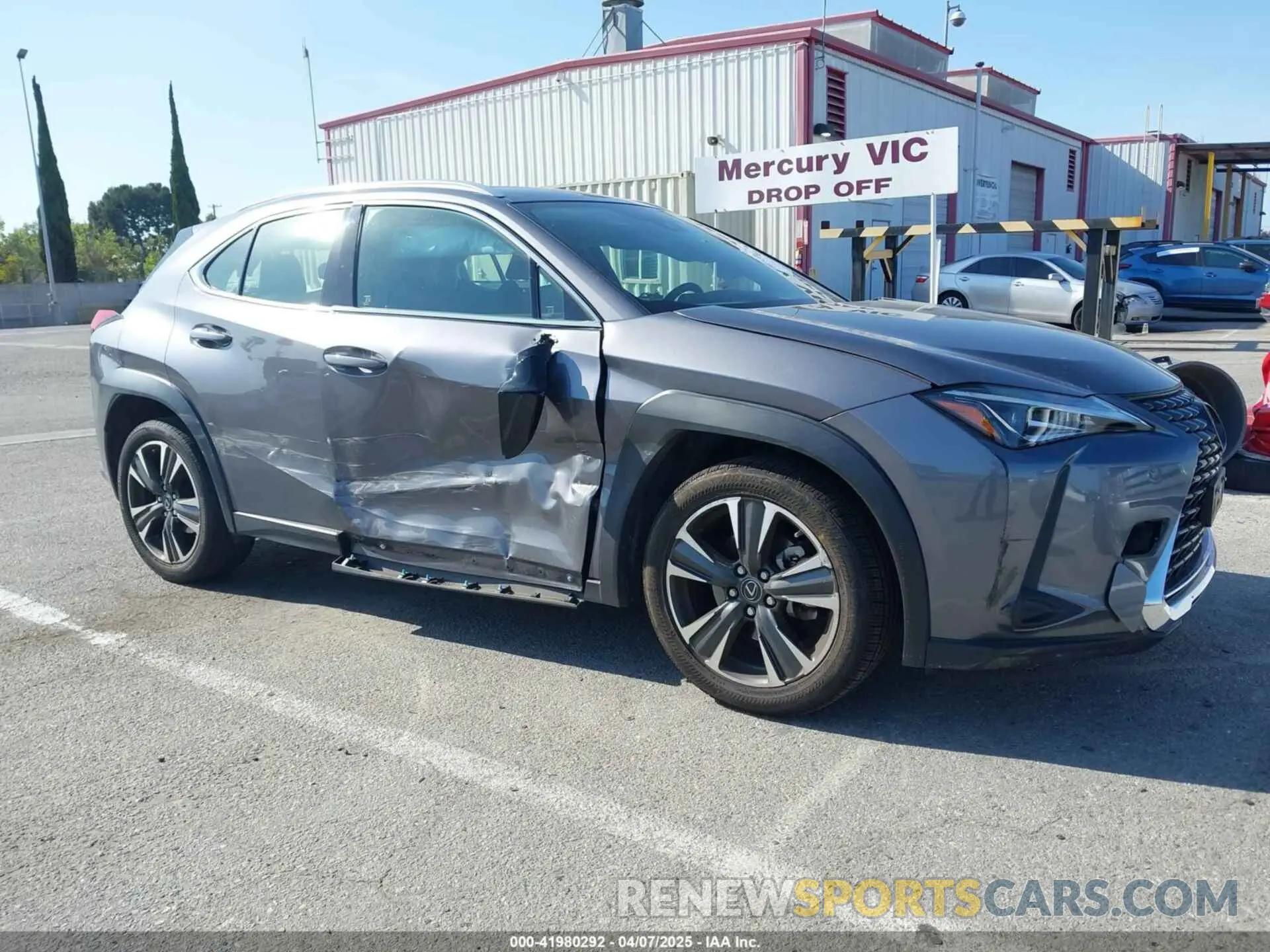 1 Photograph of a damaged car JTHY3JBH6K2002909 LEXUS UX 200 2019
