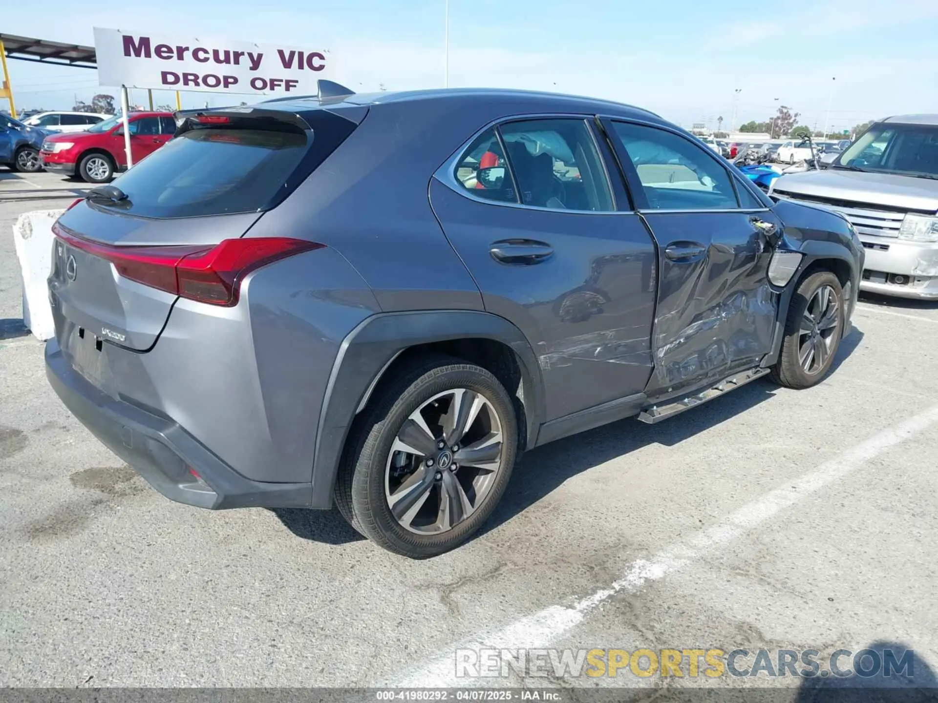 4 Photograph of a damaged car JTHY3JBH6K2002909 LEXUS UX 200 2019