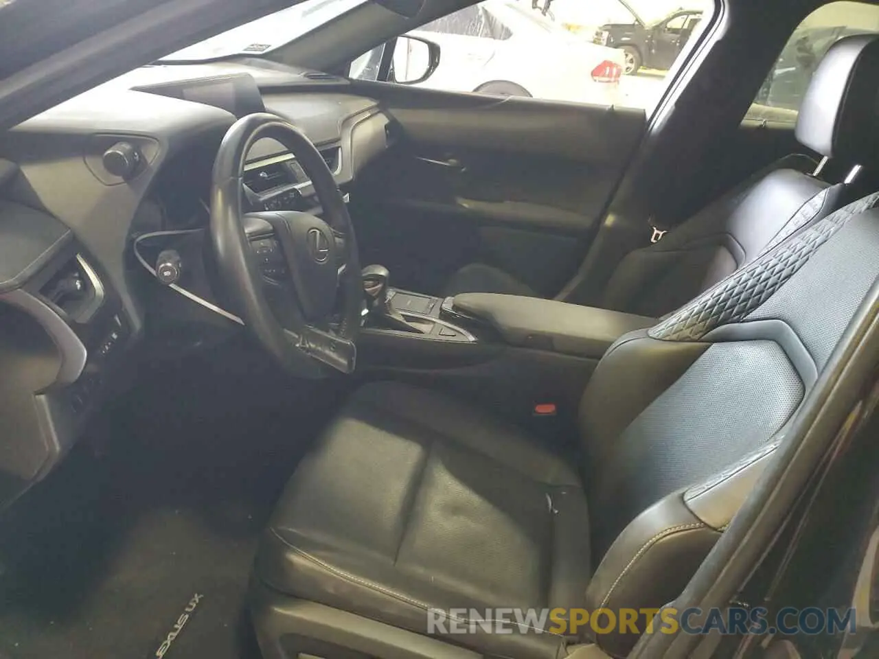 7 Фотография поврежденного автомобиля JTHY3JBH6K2003557 LEXUS UX 200 2019