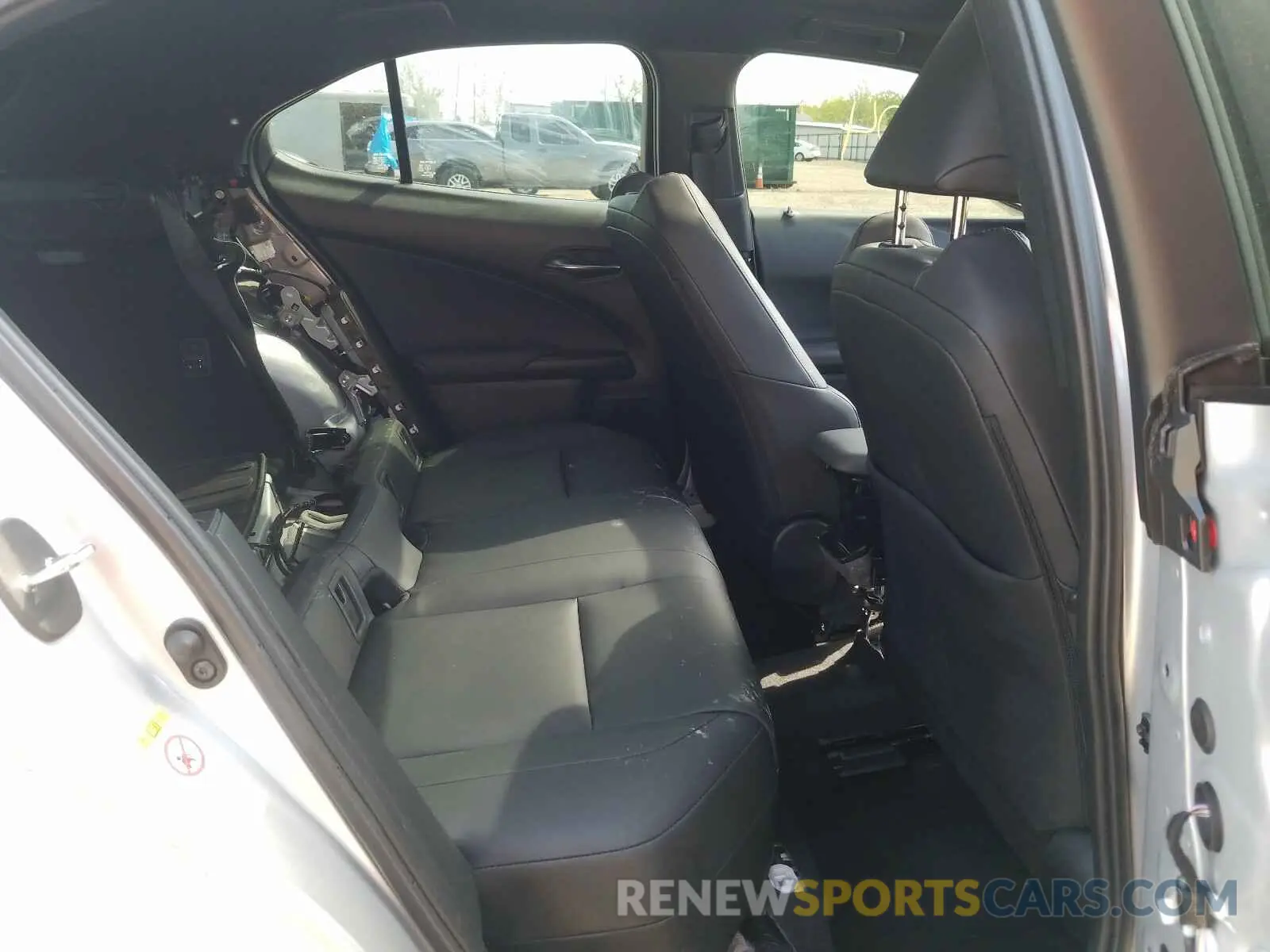 6 Photograph of a damaged car JTHY3JBH6K2009813 LEXUS UX 200 2019