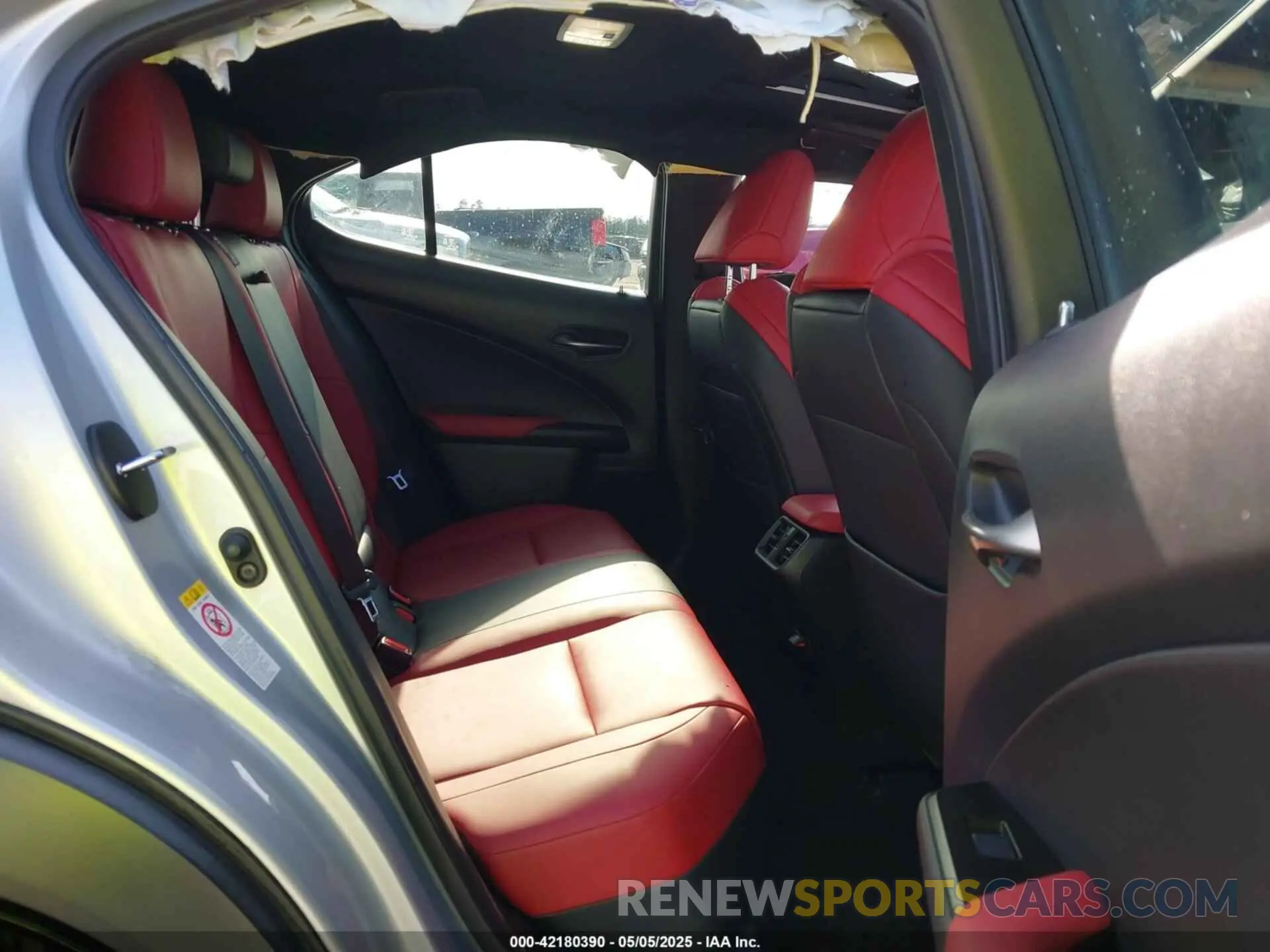 8 Фотография поврежденного автомобиля JTHY3JBH6K2013523 LEXUS UX 200 2019