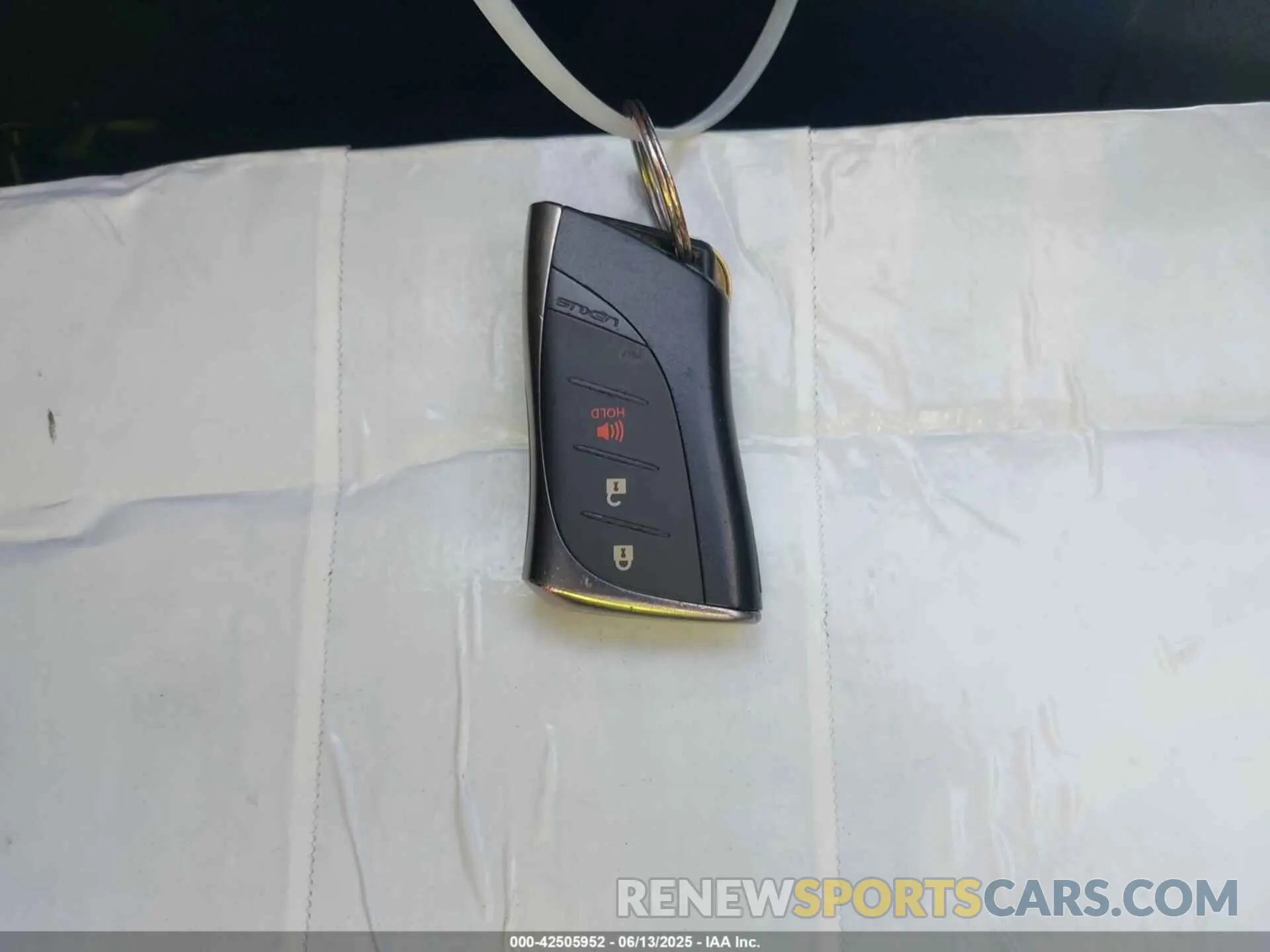 11 Фотография поврежденного автомобиля JTHY3JBH7K2017242 LEXUS UX 200 2019