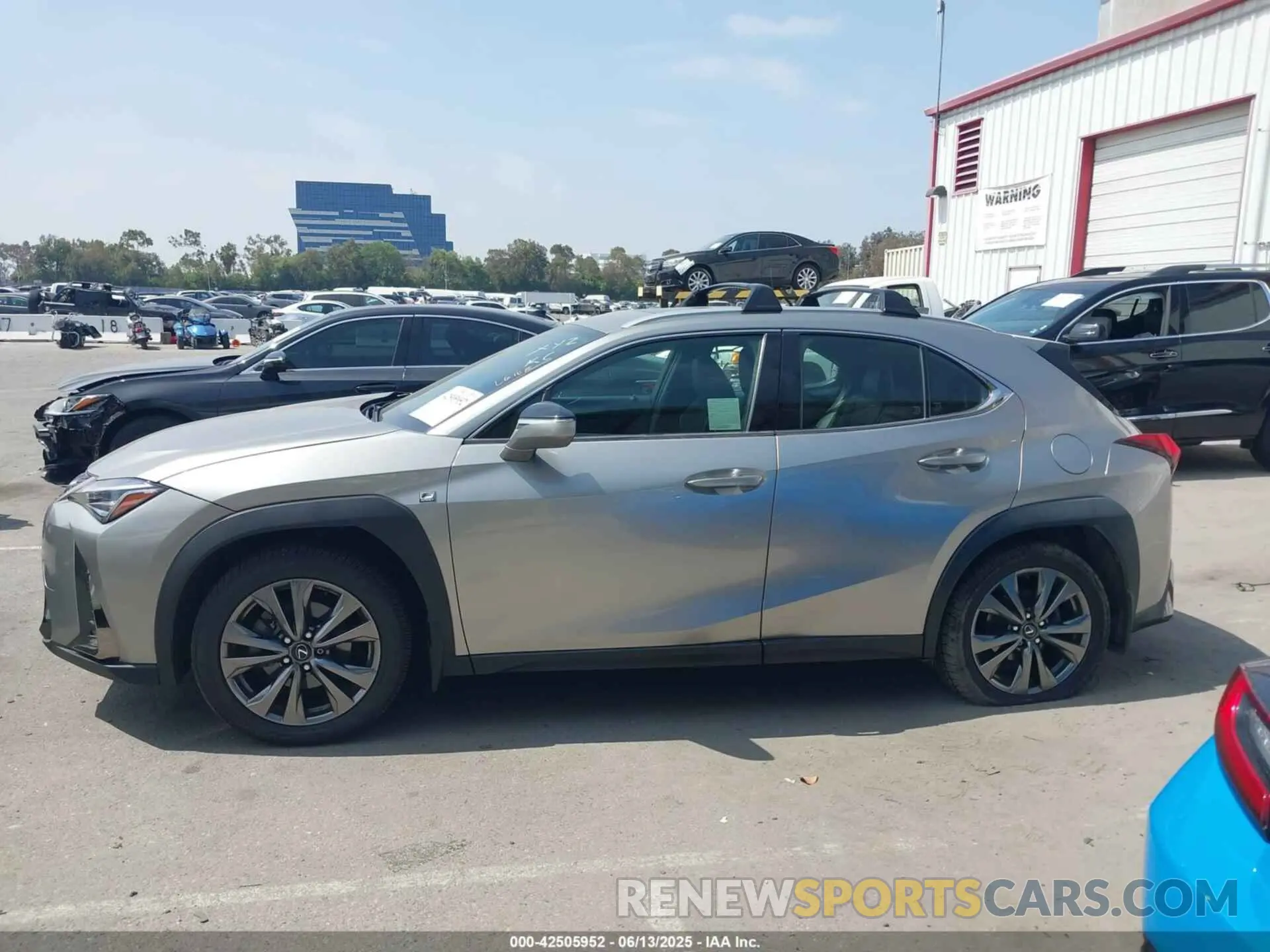 14 Фотография поврежденного автомобиля JTHY3JBH7K2017242 LEXUS UX 200 2019