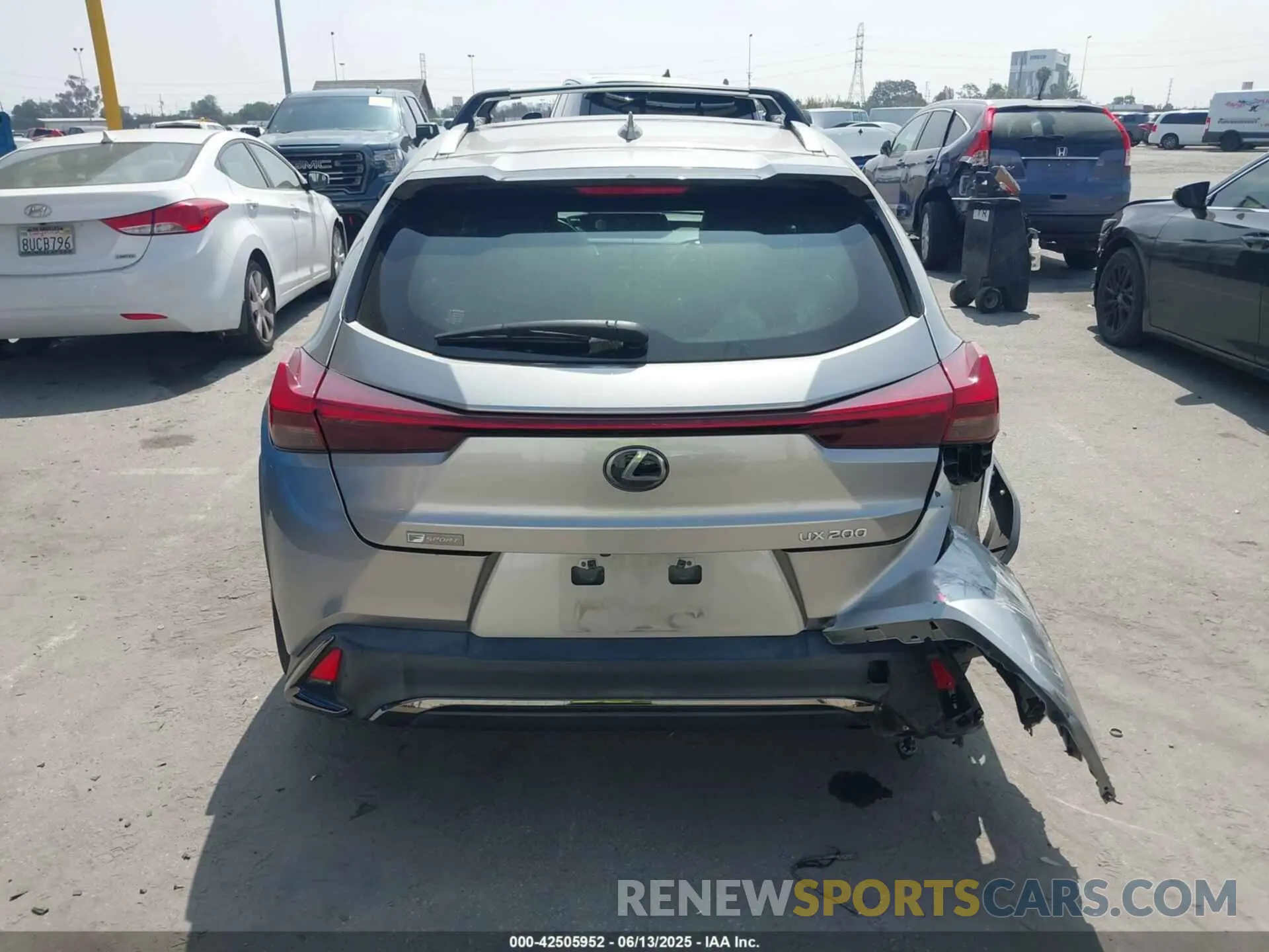 16 Фотография поврежденного автомобиля JTHY3JBH7K2017242 LEXUS UX 200 2019