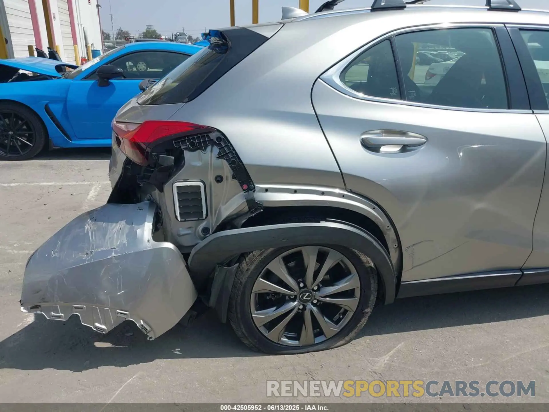 6 Фотография поврежденного автомобиля JTHY3JBH7K2017242 LEXUS UX 200 2019