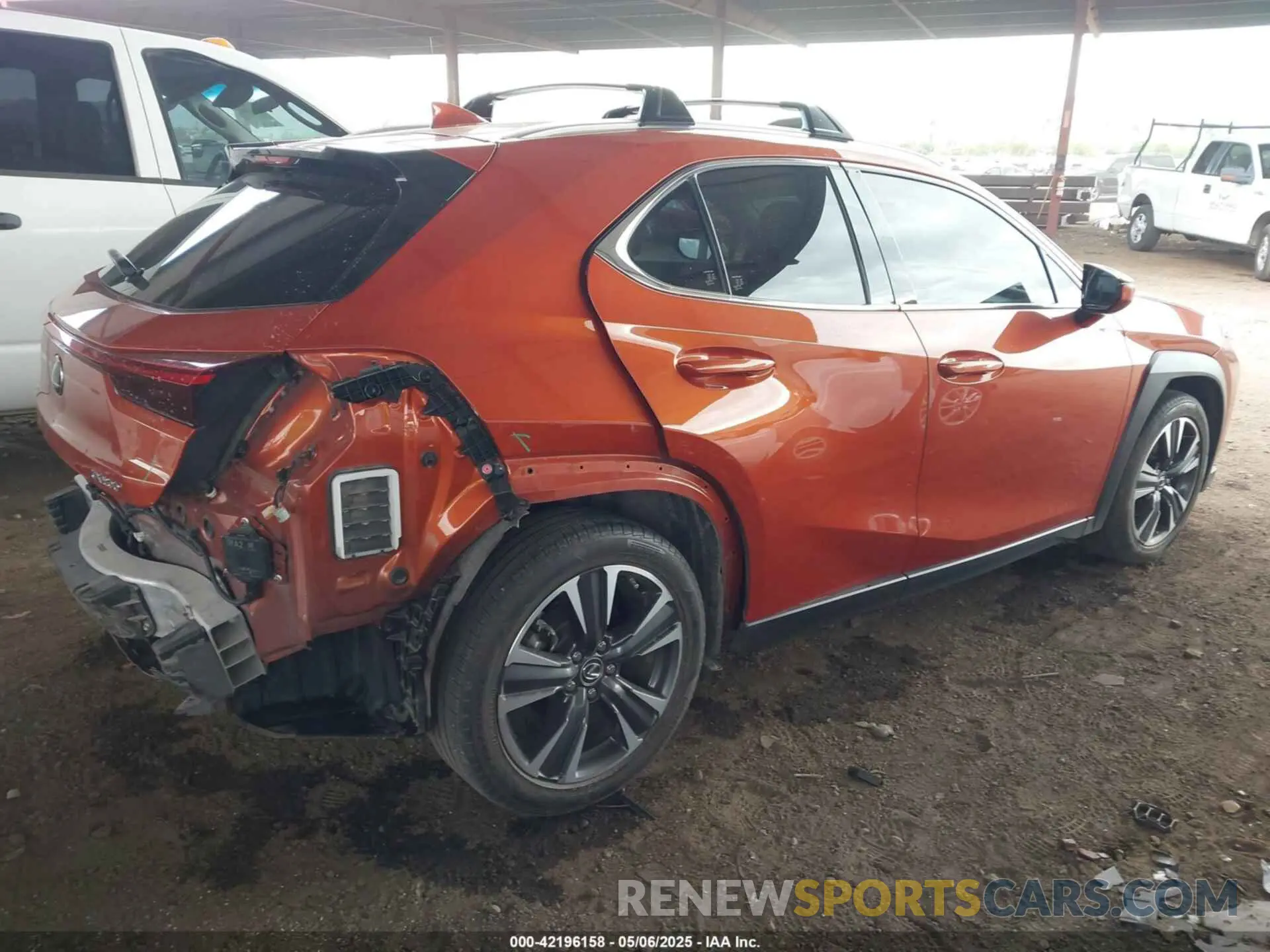 4 Photograph of a damaged car JTHY3JBH9K2005464 LEXUS UX 200 2019
