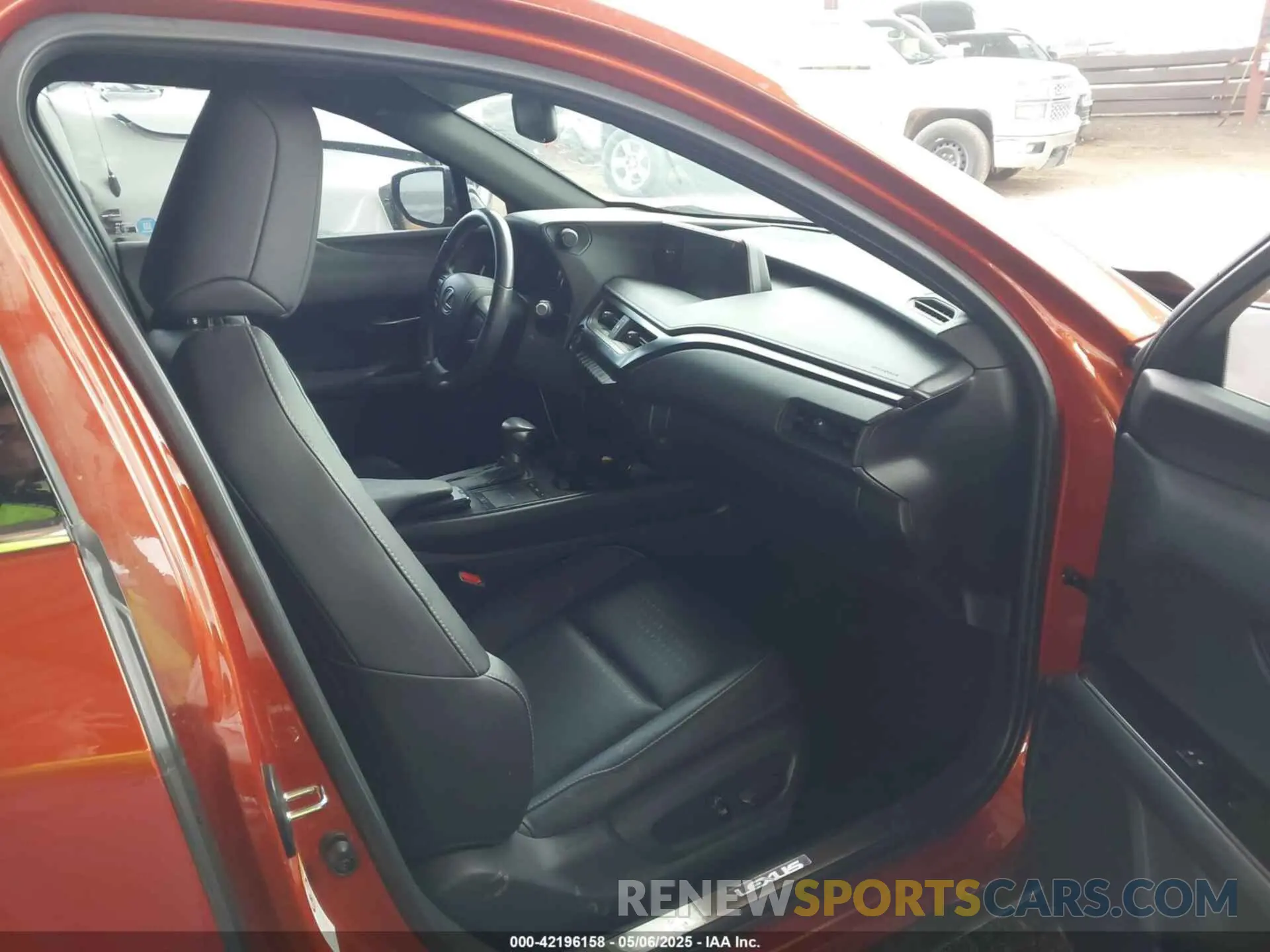 5 Photograph of a damaged car JTHY3JBH9K2005464 LEXUS UX 200 2019