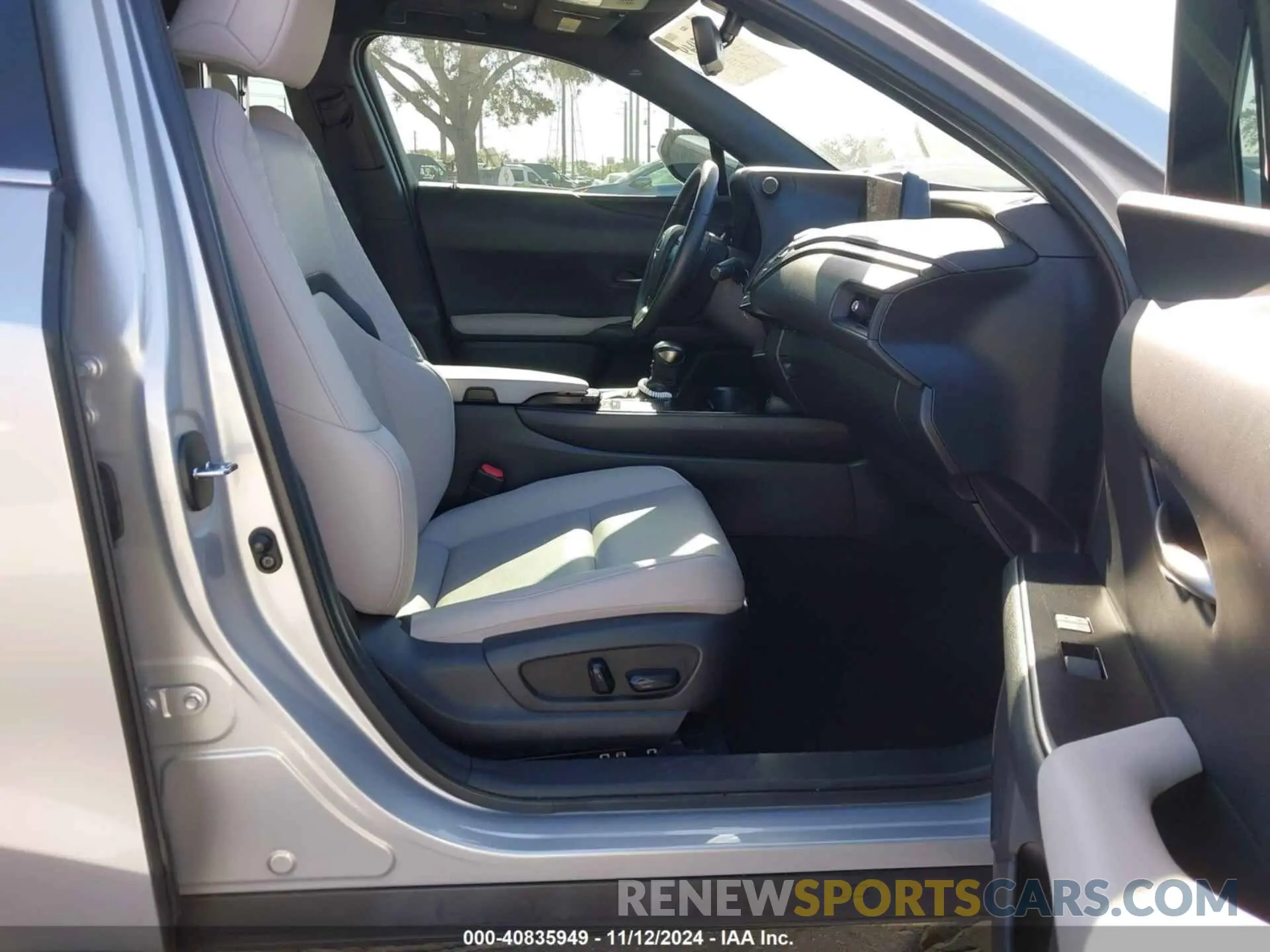 5 Photograph of a damaged car JTHP3JBH2L2023639 LEXUS UX 200 2020
