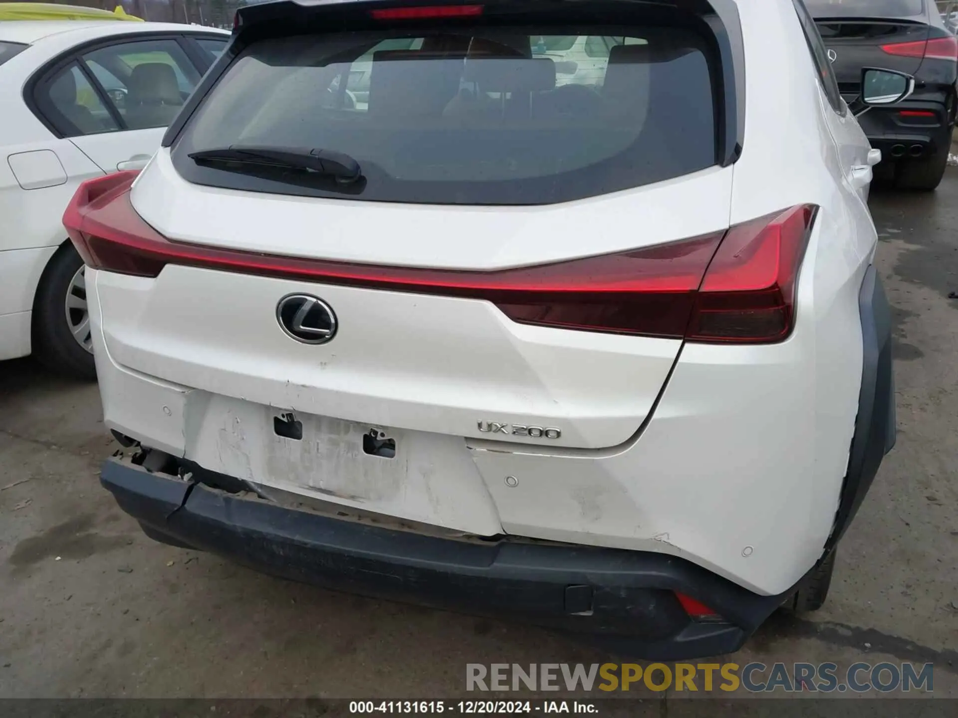 17 Фотография поврежденного автомобиля JTHX3JBH1L2030114 LEXUS UX 200 2020