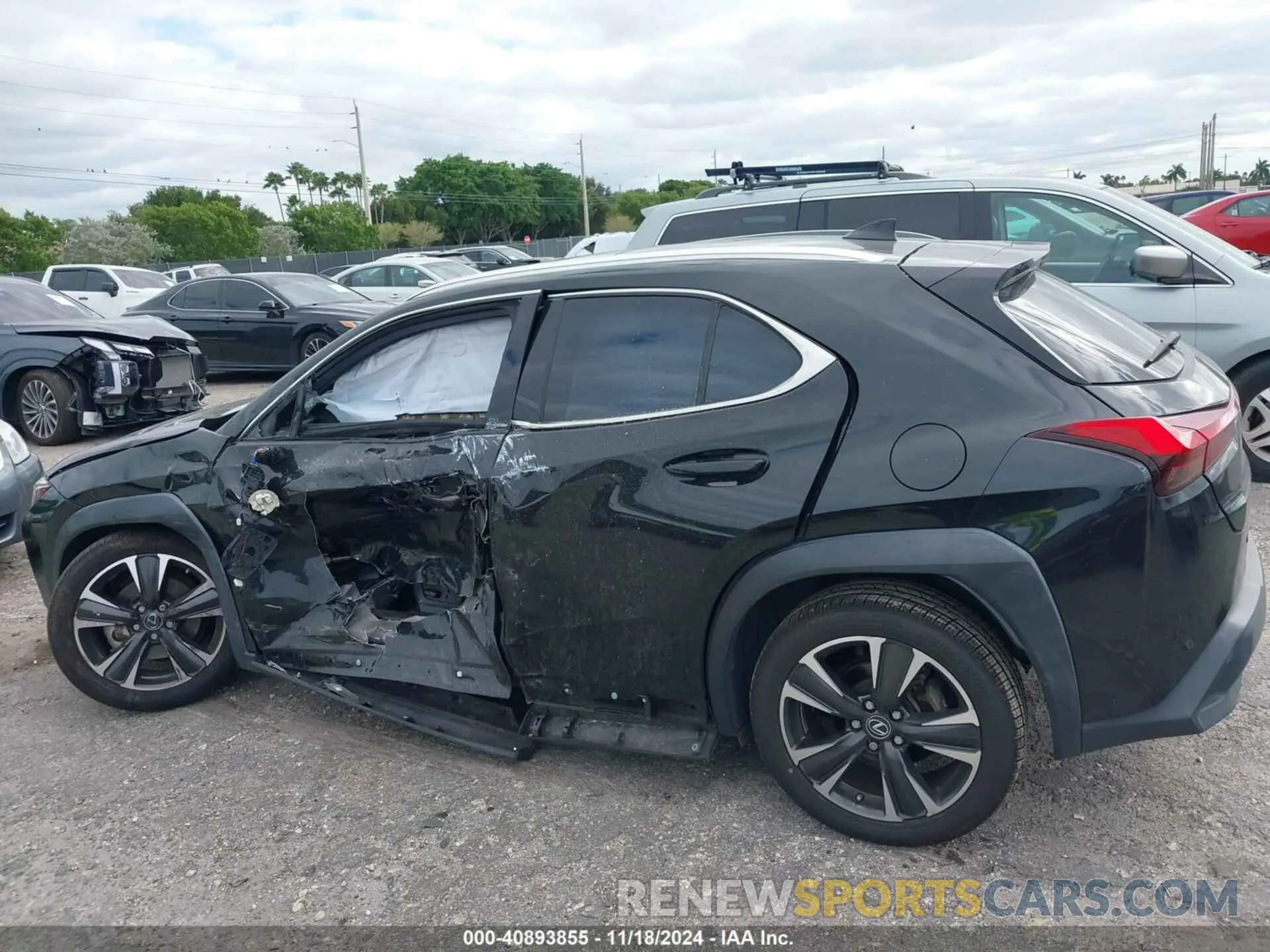 13 Фотография поврежденного автомобиля JTHX3JBH3L2030132 LEXUS UX 200 2020