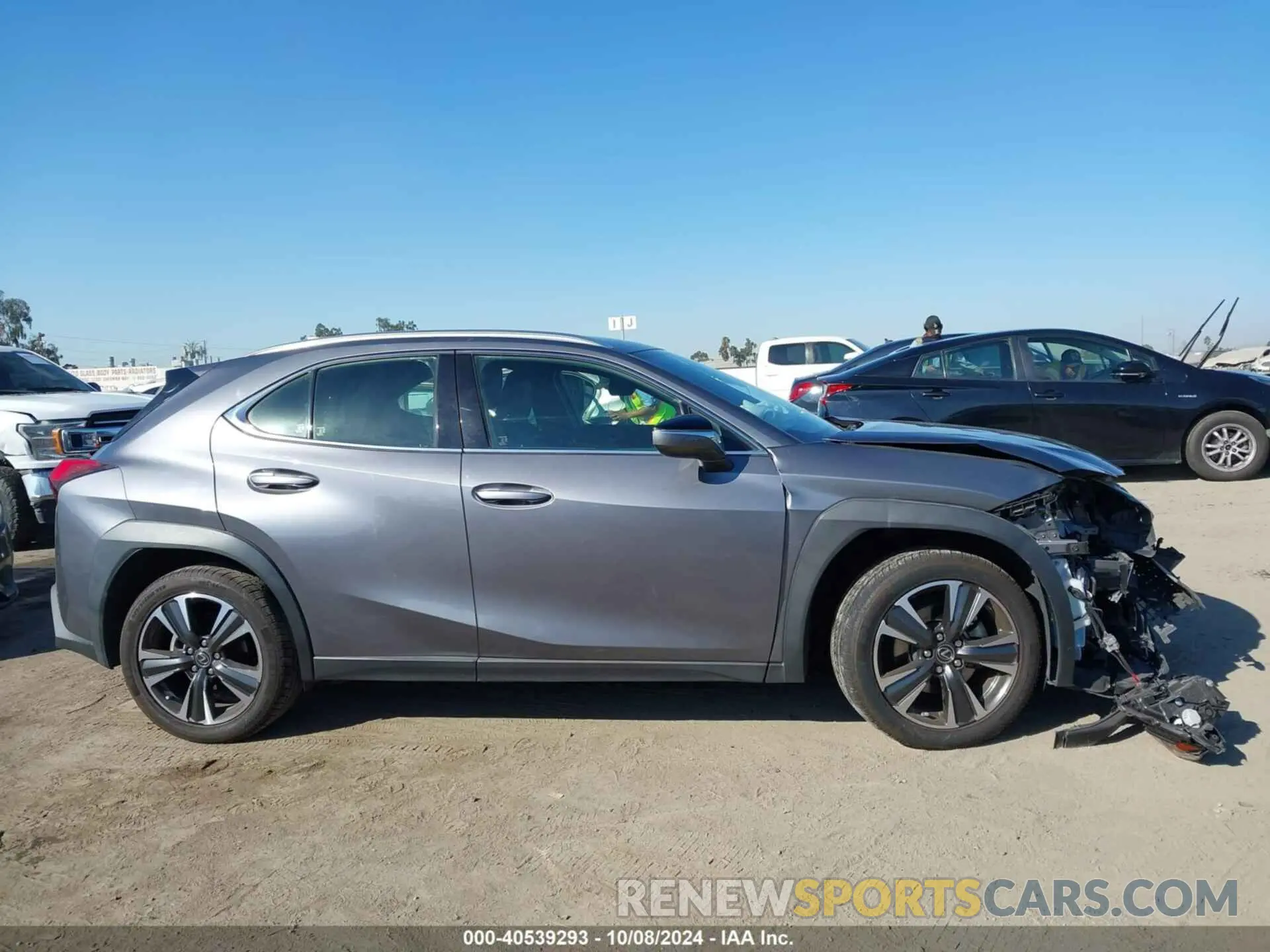 13 Фотография поврежденного автомобиля JTHX3JBH2M2042130 LEXUS UX 200 2021