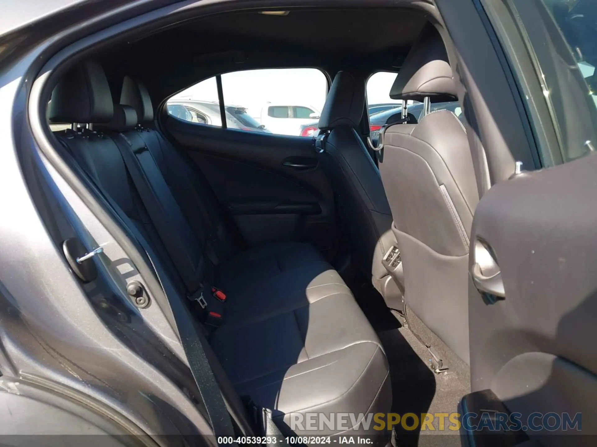 8 Фотография поврежденного автомобиля JTHX3JBH2M2042130 LEXUS UX 200 2021