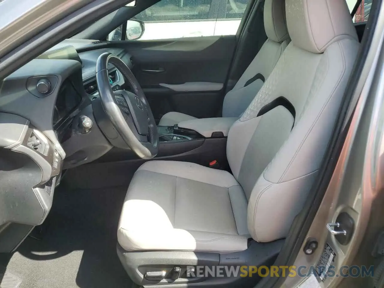 7 Фотография поврежденного автомобиля JTHX3JBH7M2036551 LEXUS UX 200 2021